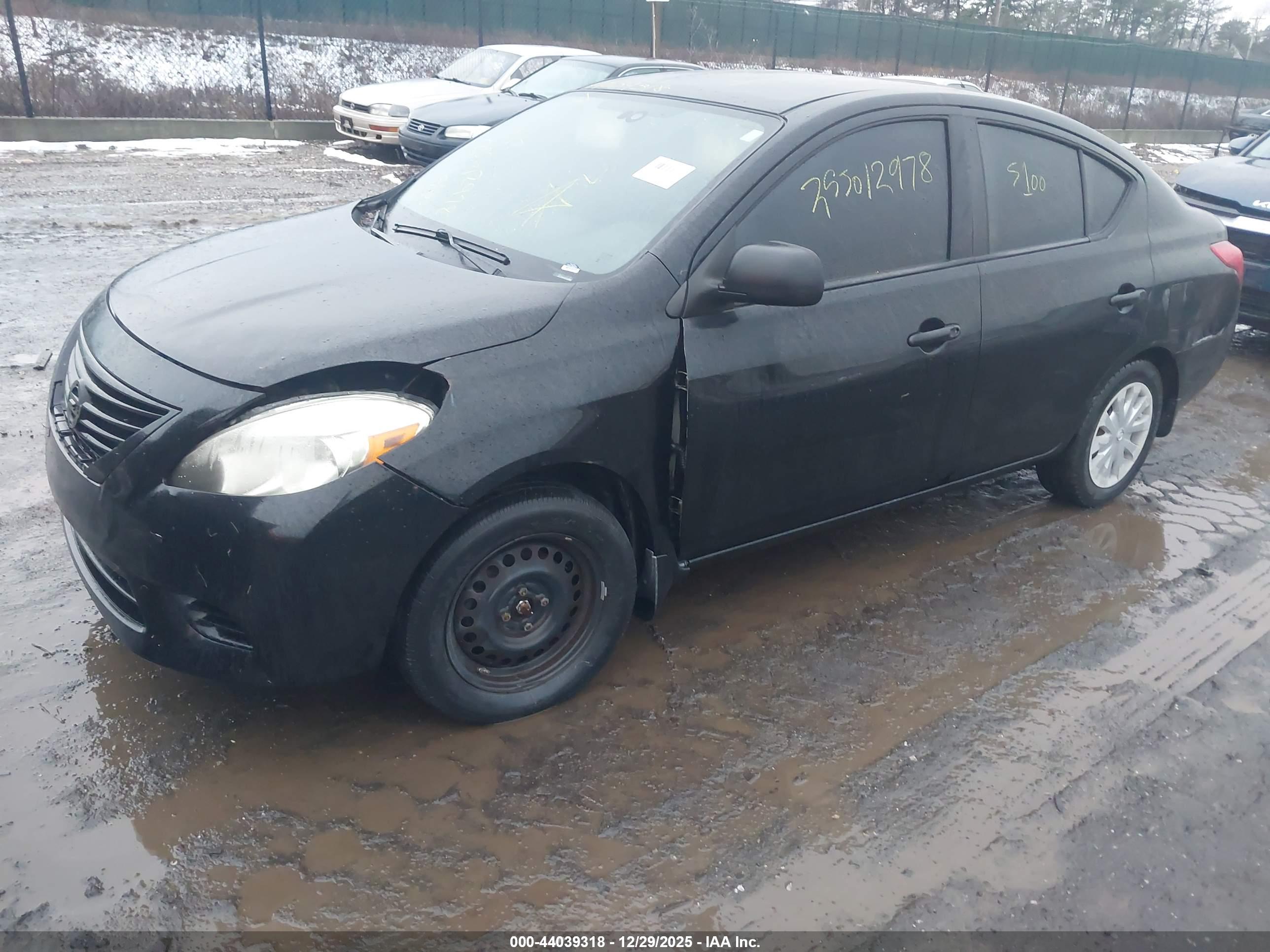 NISSAN VERSA image 2