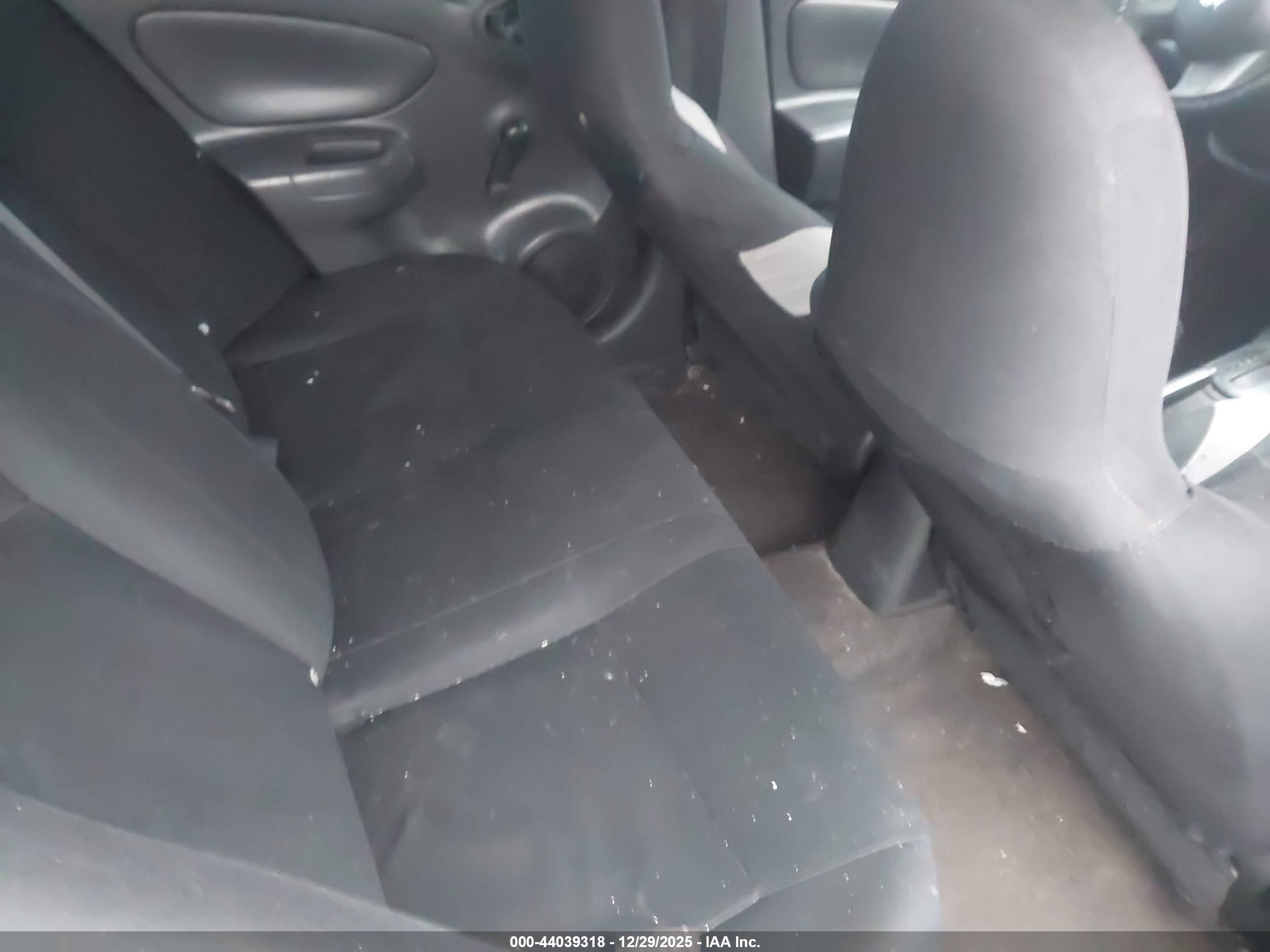 NISSAN VERSA image 8