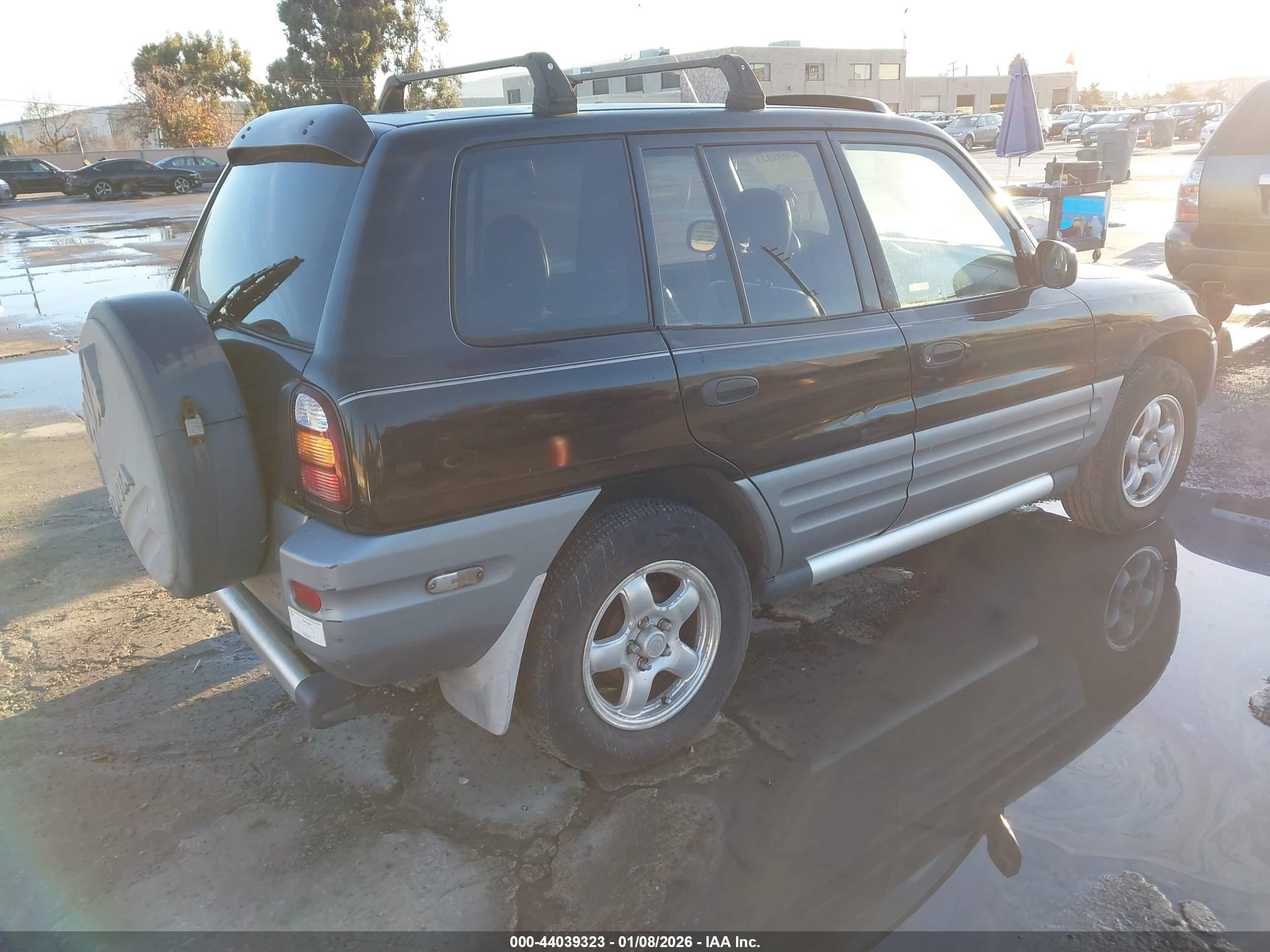 TOYOTA RAV4 image 4