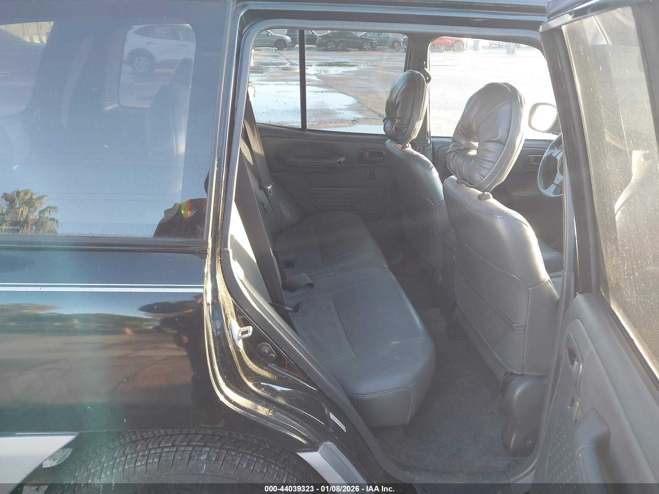 TOYOTA RAV4 image 8