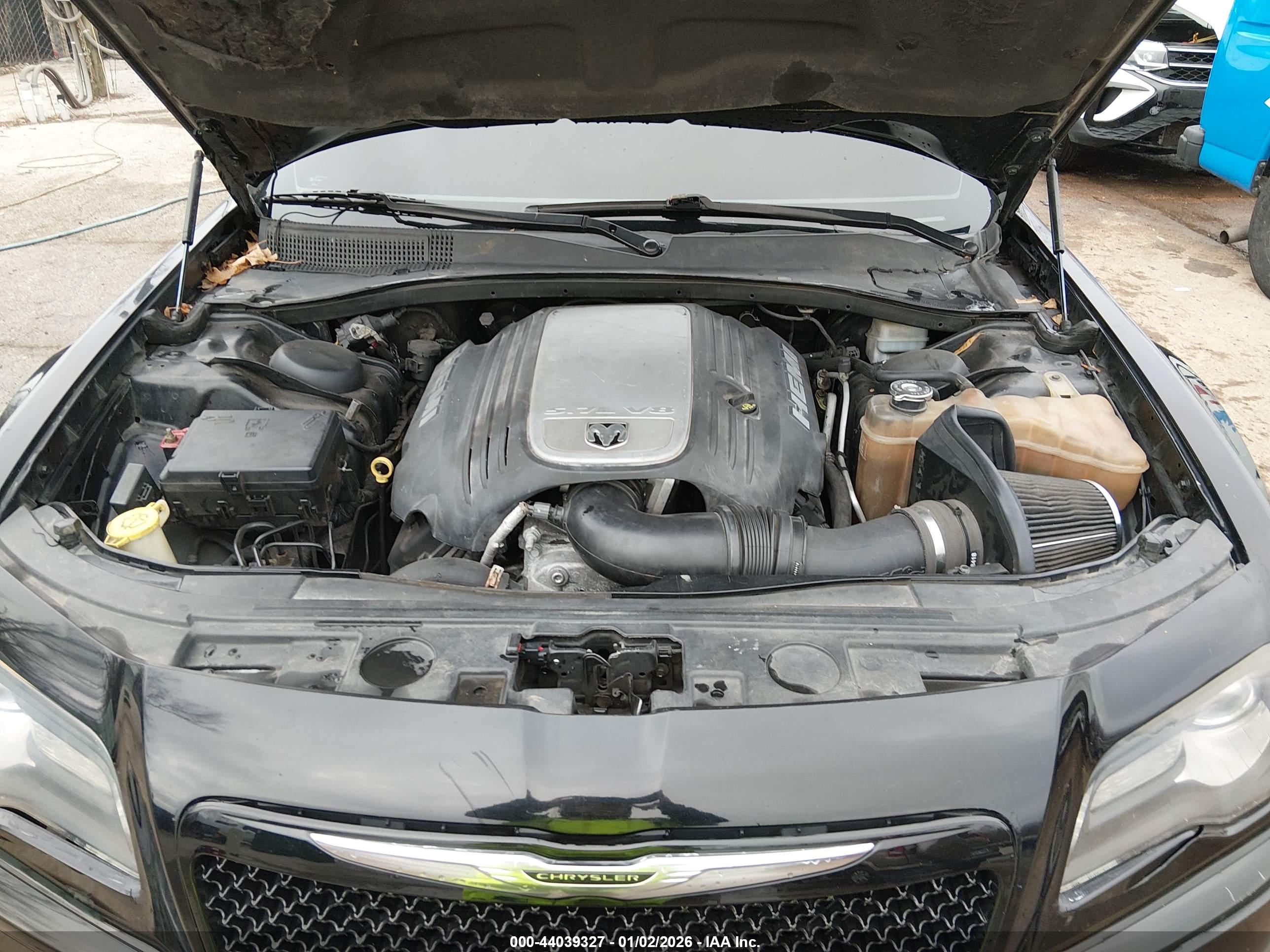 CHRYSLER 300 image 10