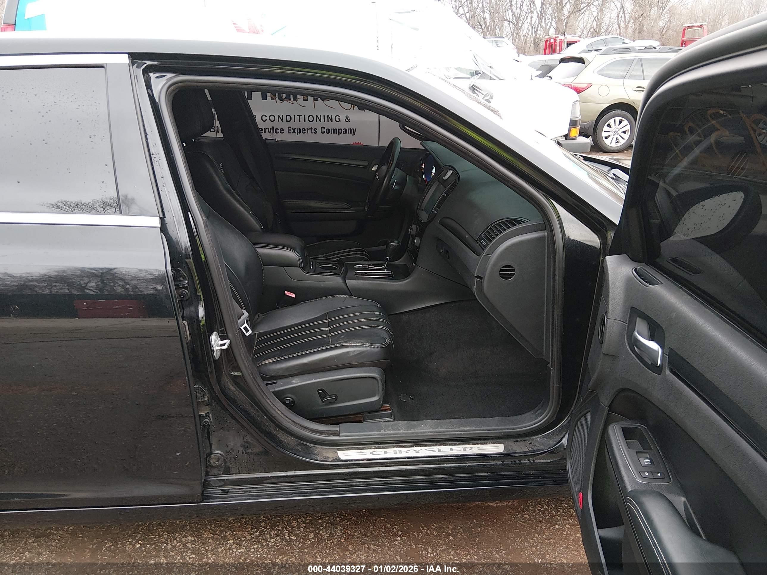 CHRYSLER 300 image 5