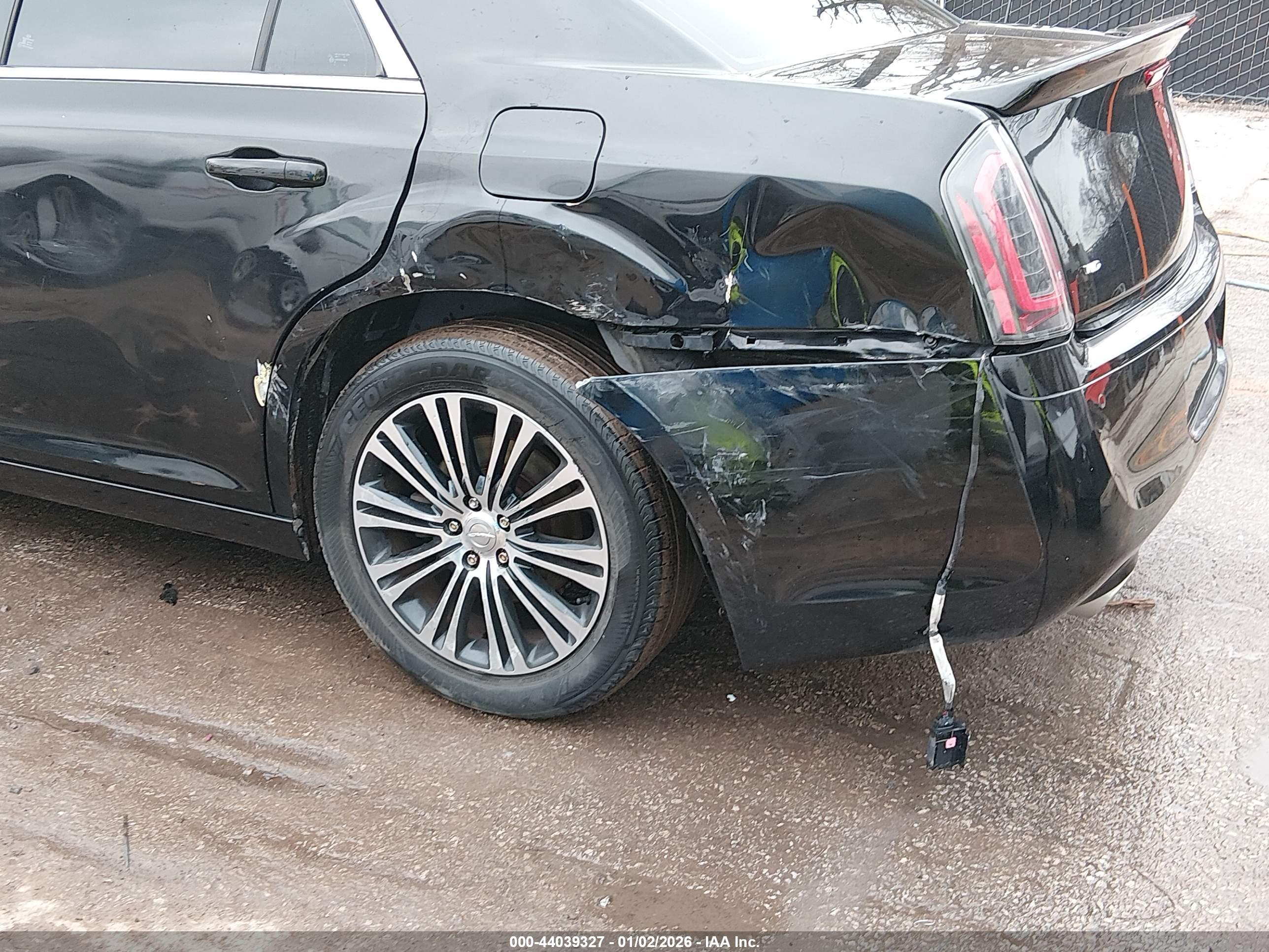 CHRYSLER 300 image 6