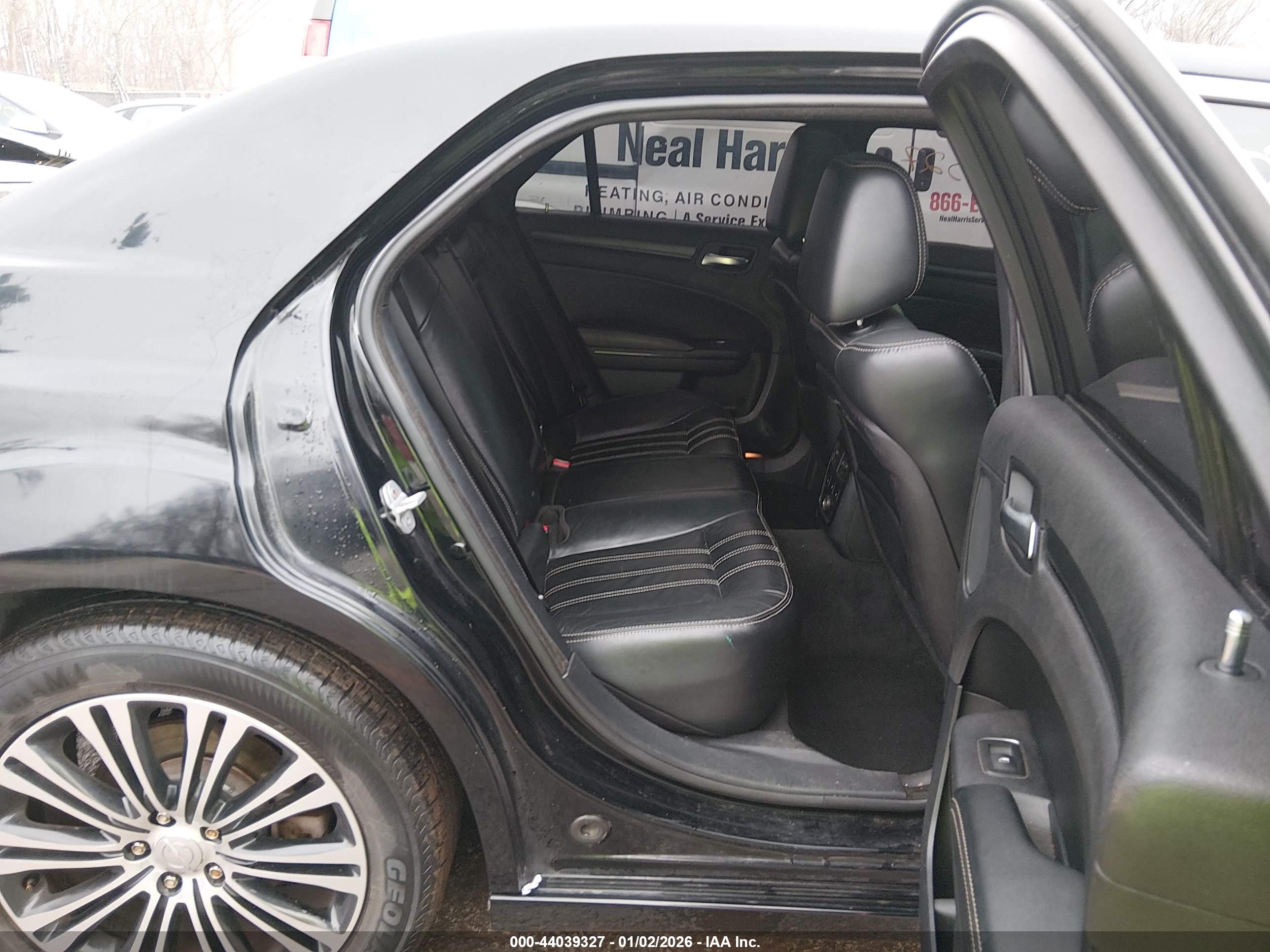 CHRYSLER 300 image 8
