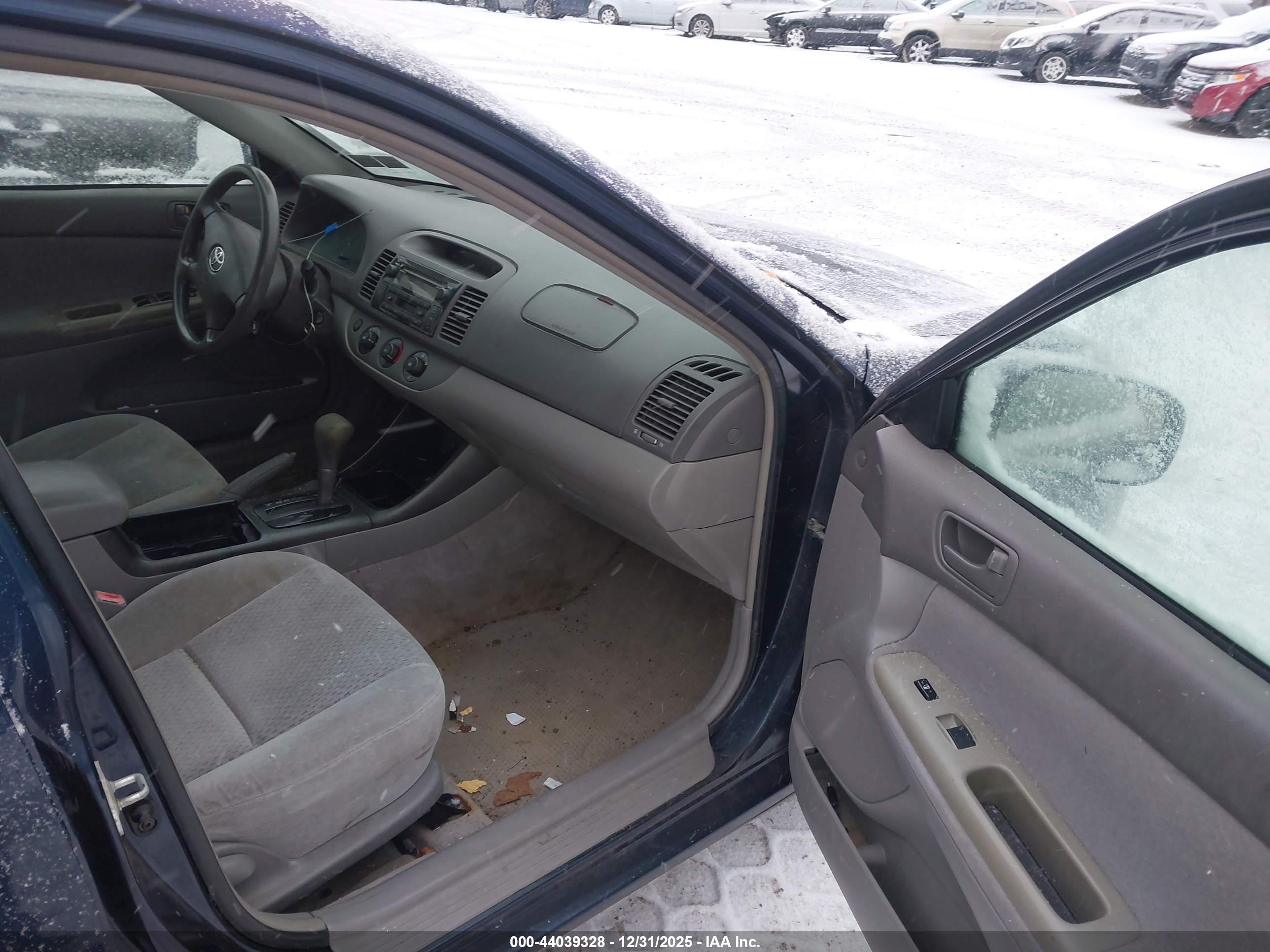 TOYOTA CAMRY image 5
