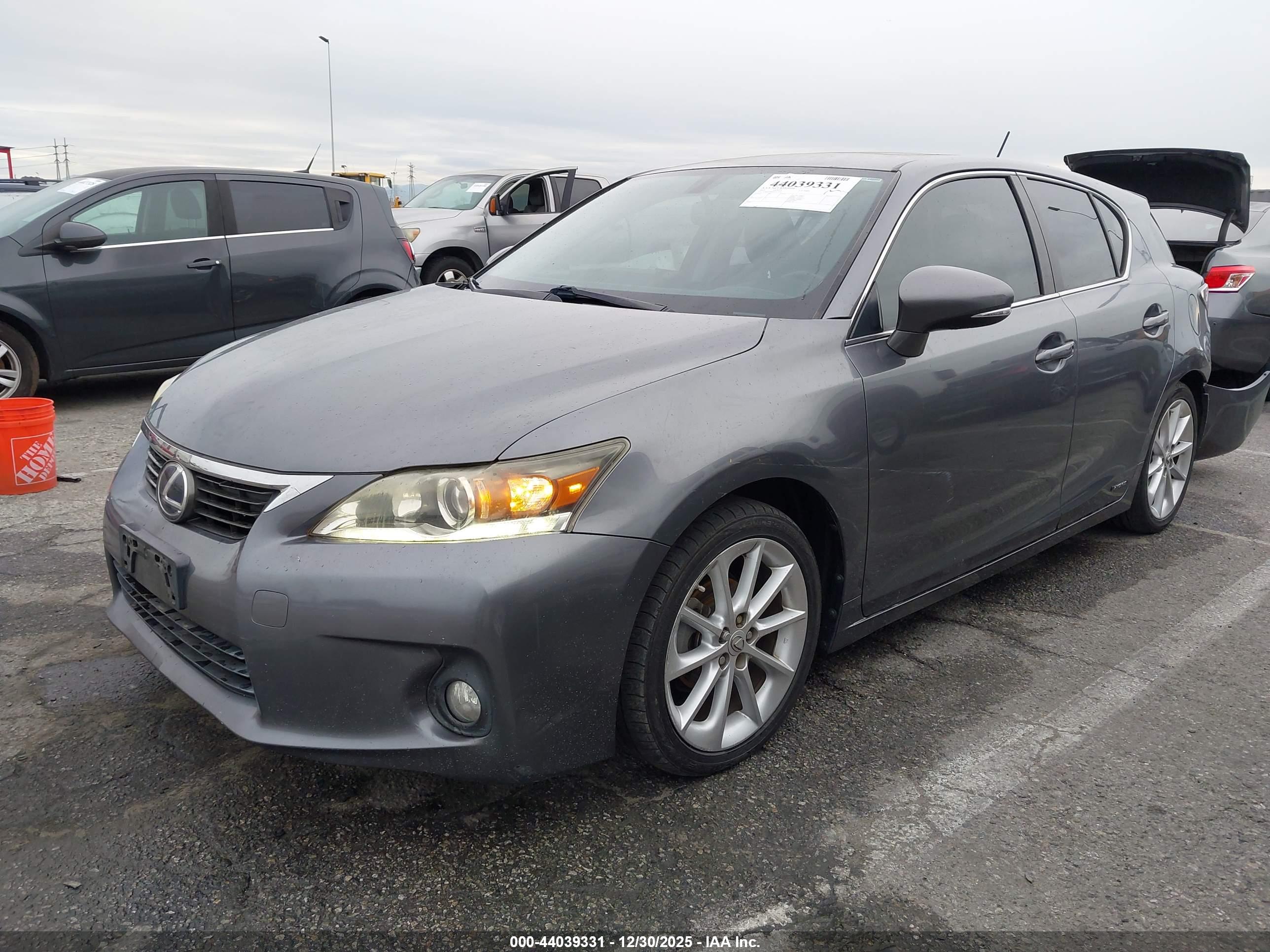 LEXUS CT image 2