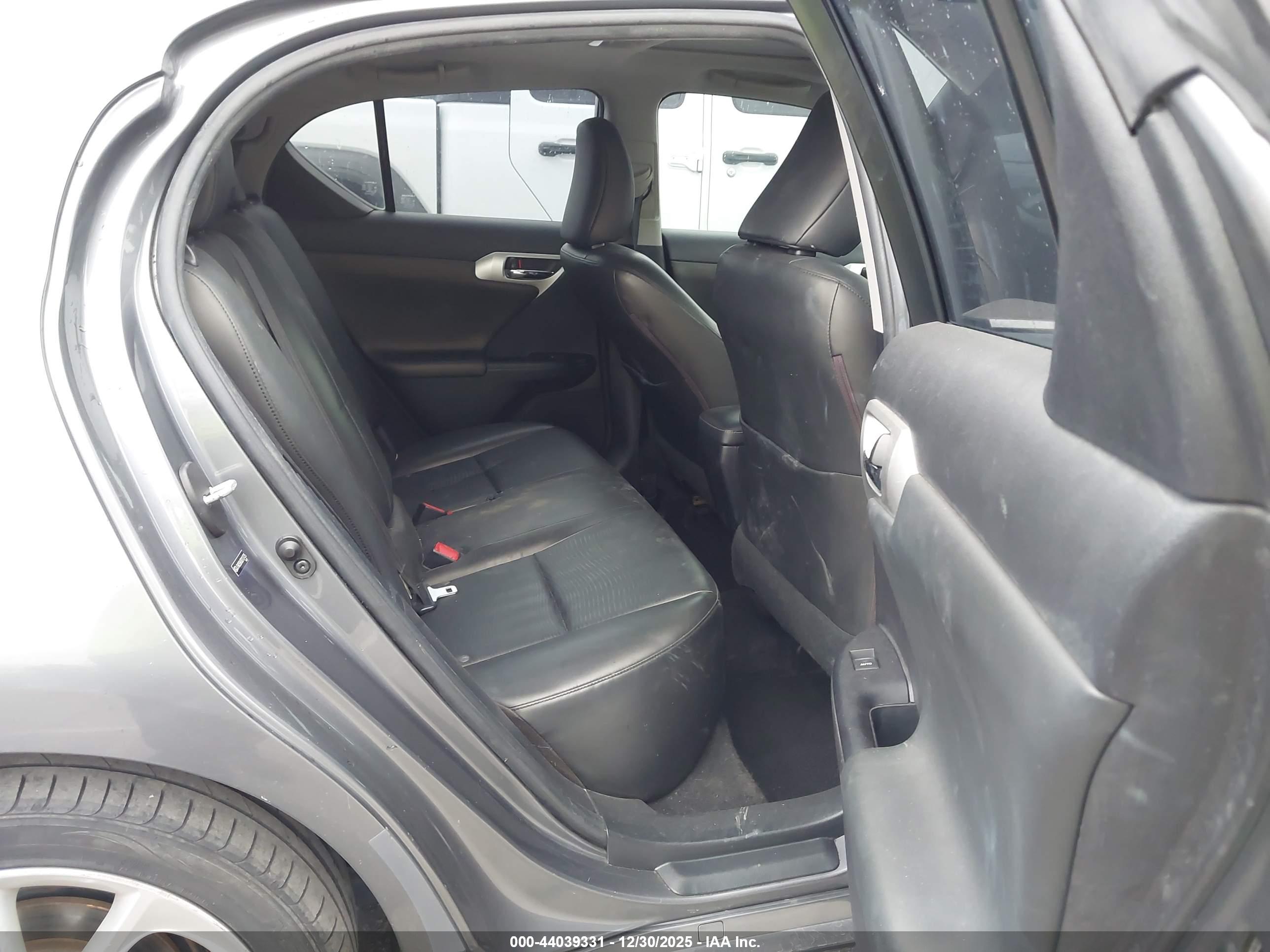 LEXUS CT image 8