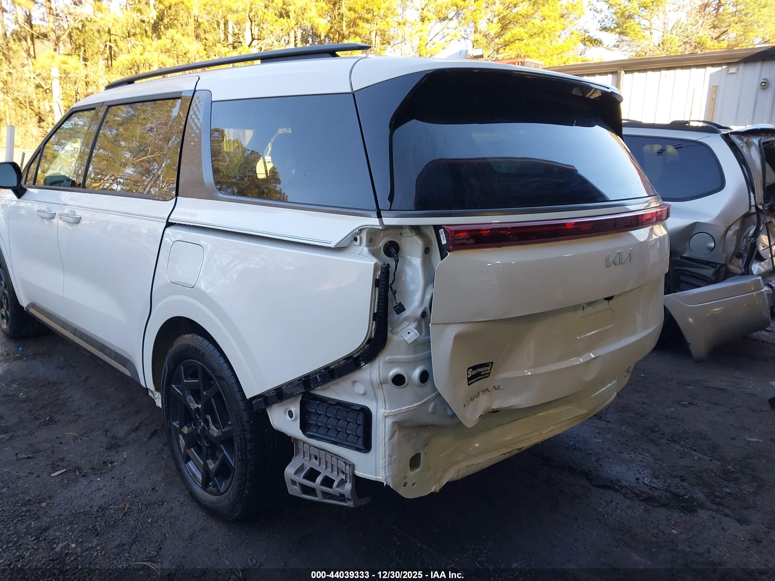KIA CARNIVAL image 6