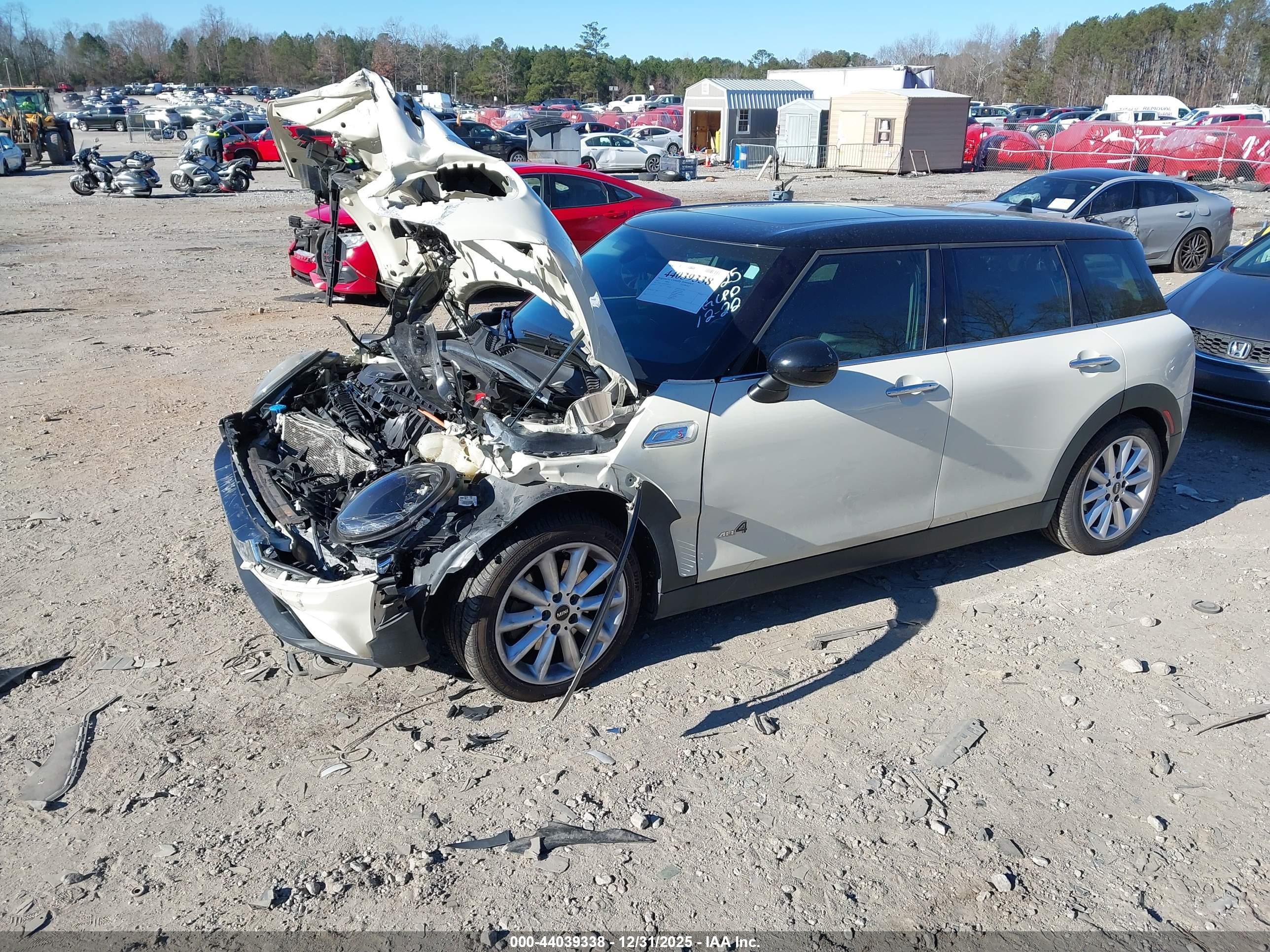 MINI CLUBMAN image 2