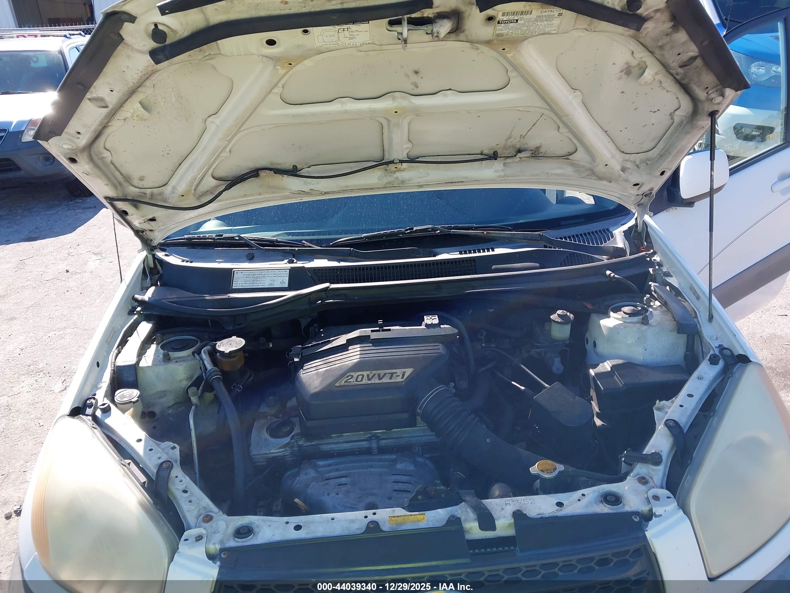 TOYOTA RAV4 image 10