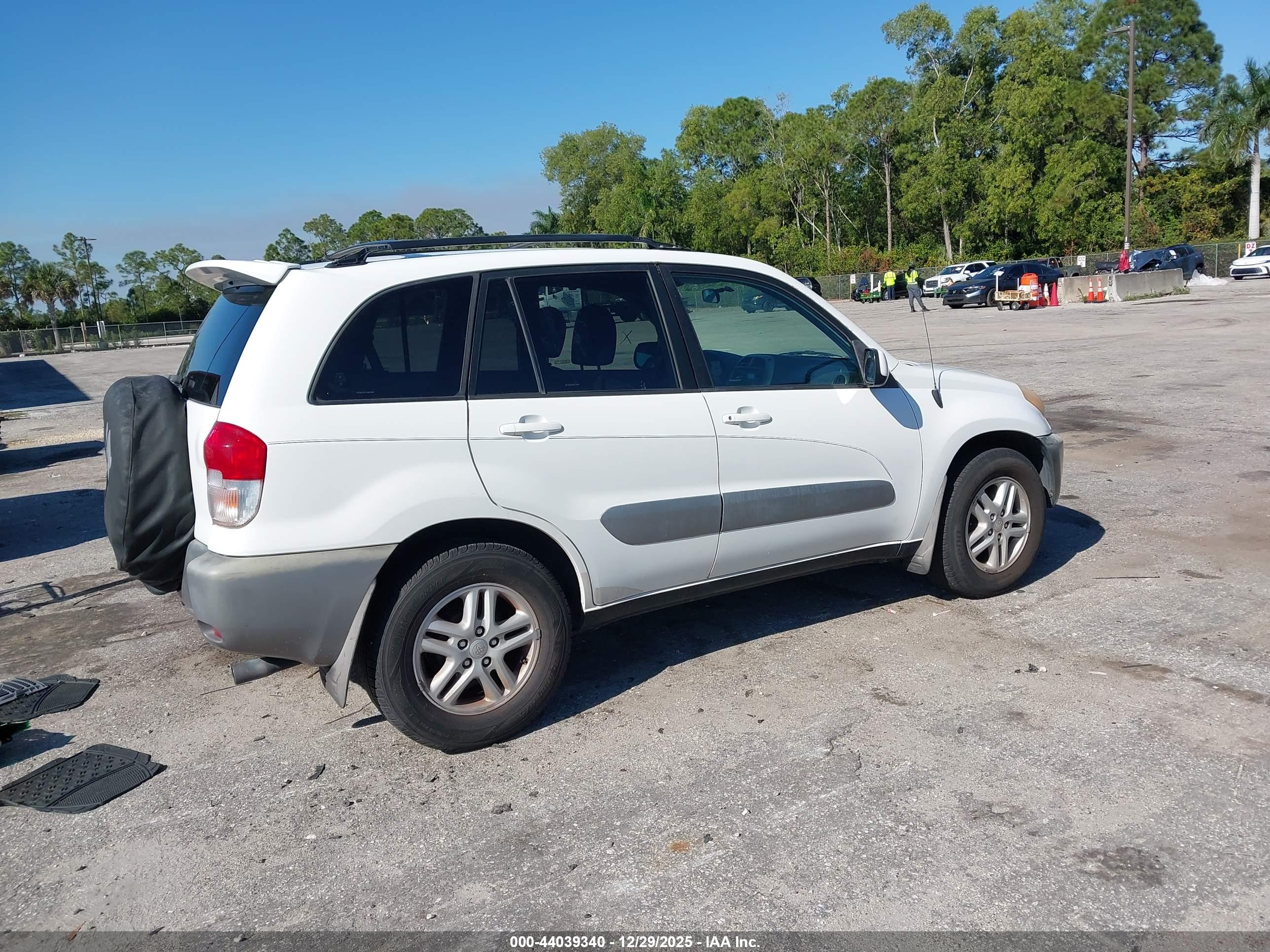 TOYOTA RAV4 image 4