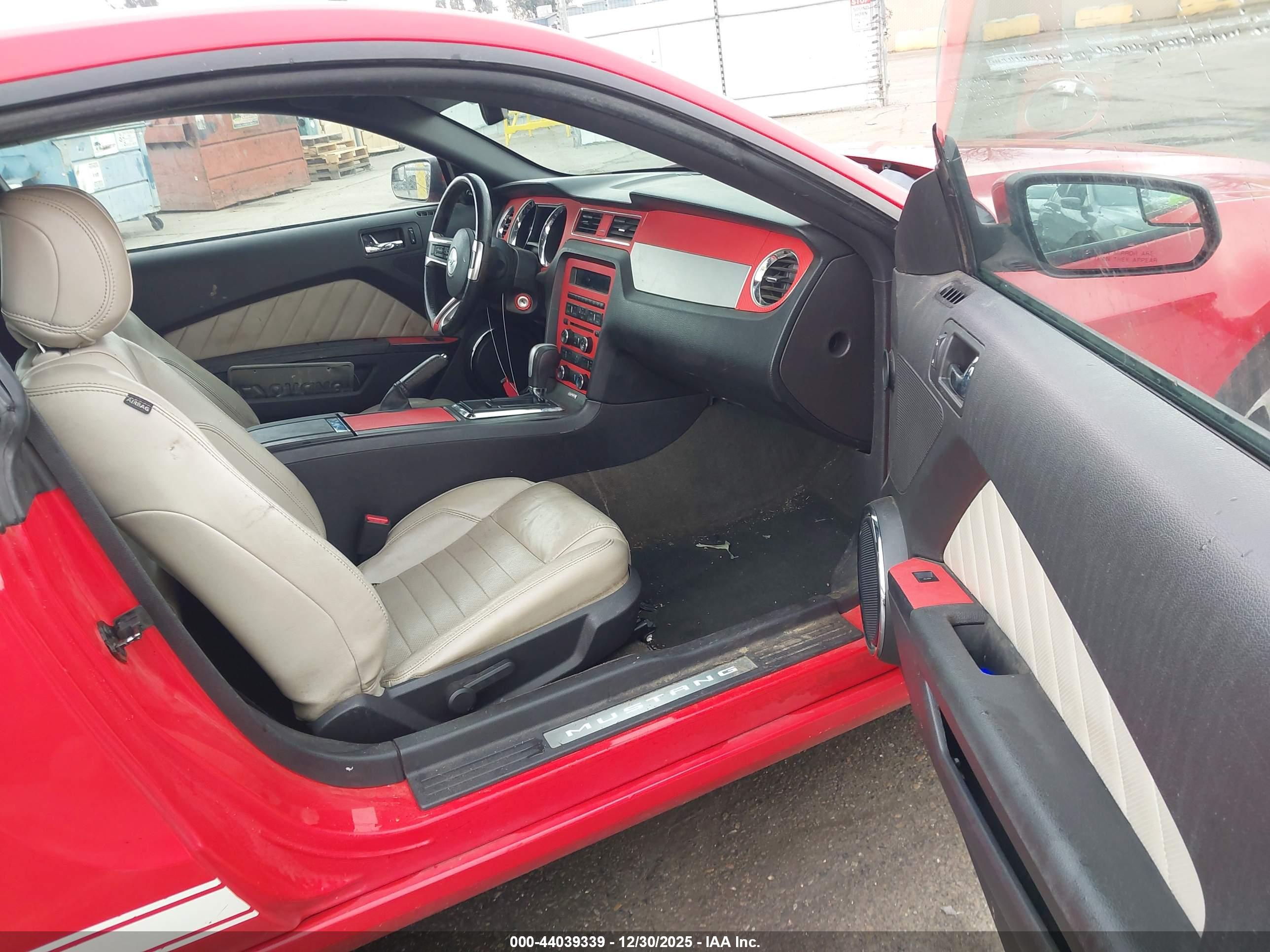 FORD MUSTANG image 5