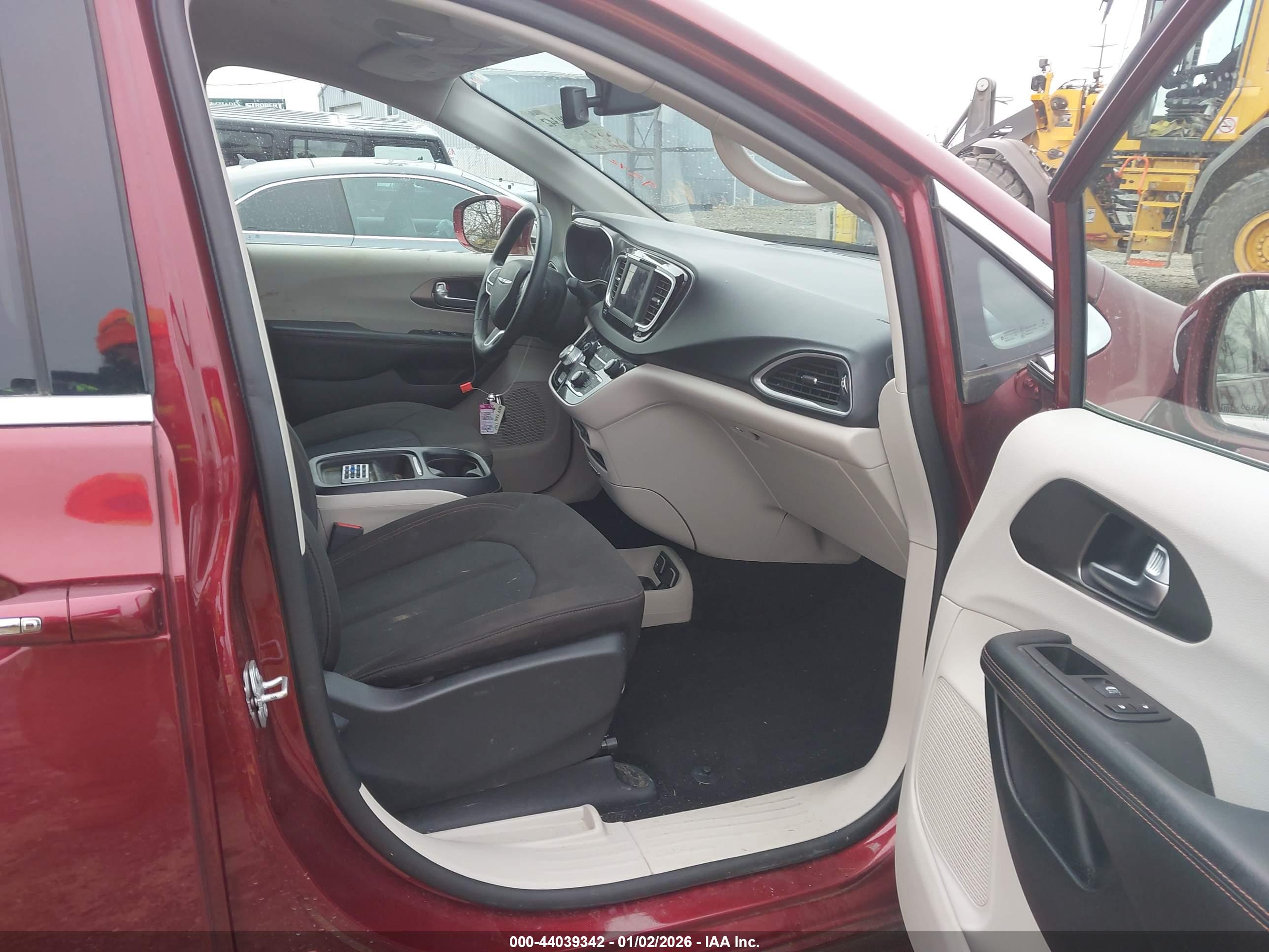 CHRYSLER PACIFICA image 5