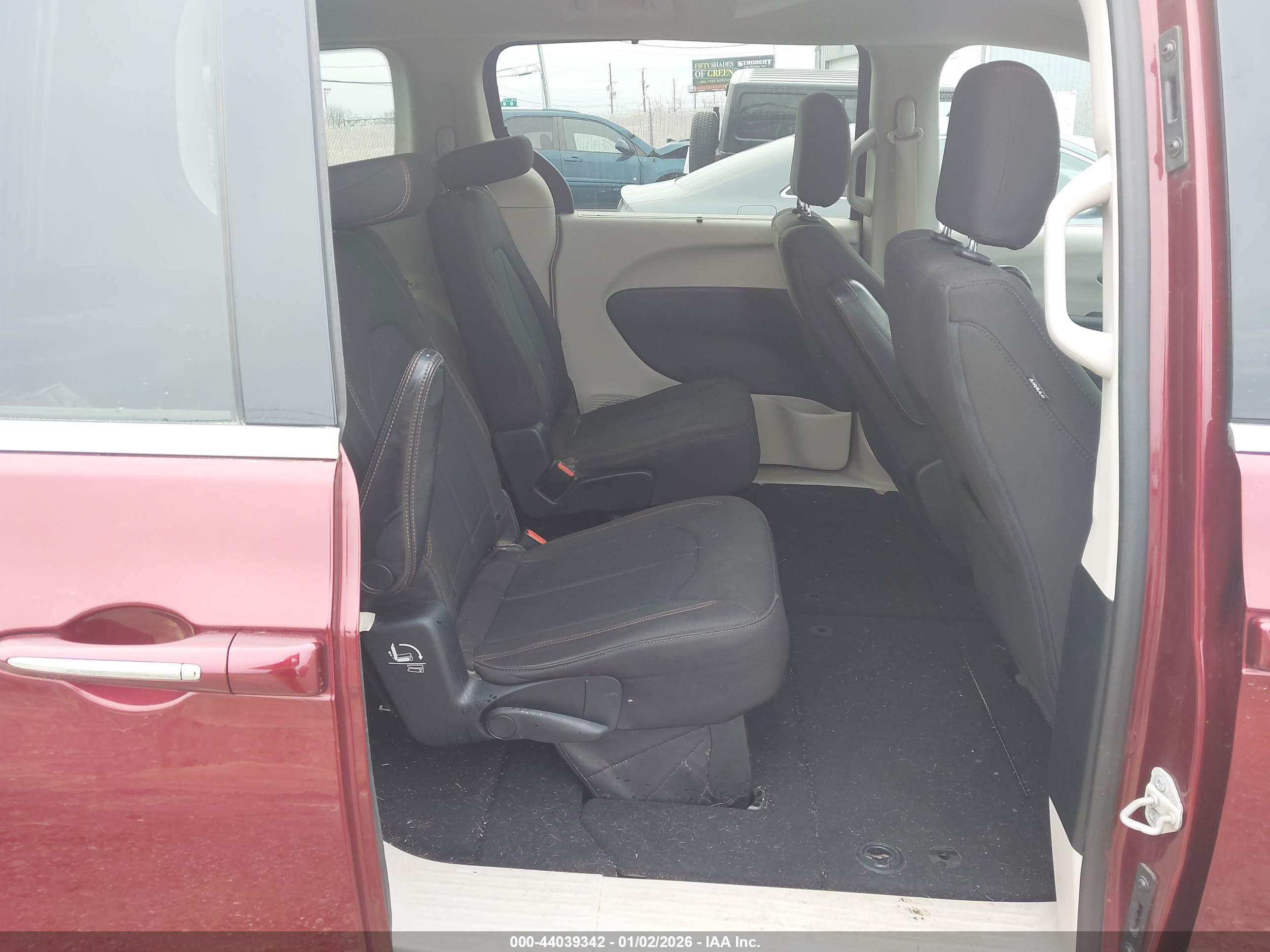 CHRYSLER PACIFICA image 8