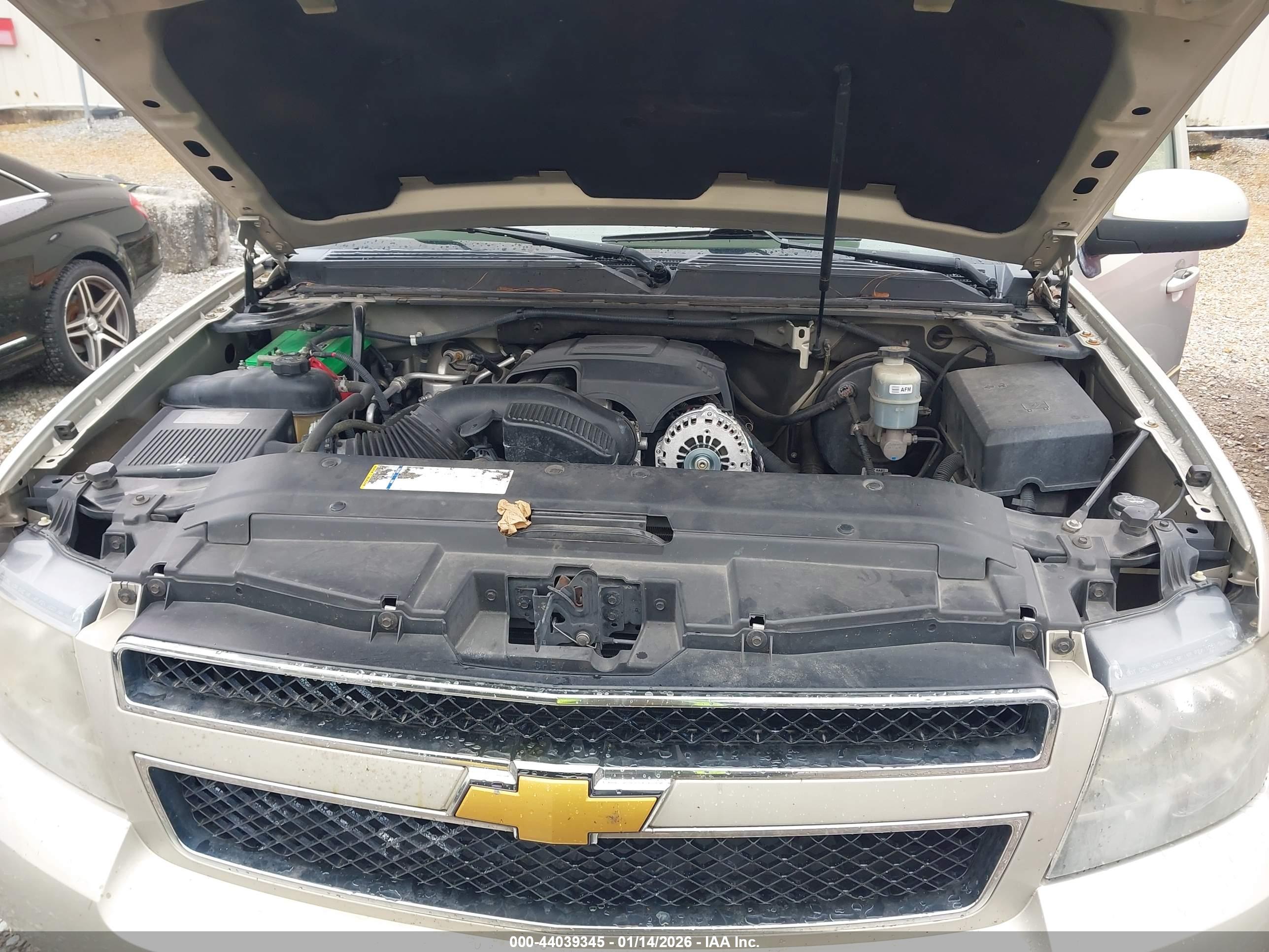 CHEVROLET TAHOE image 10