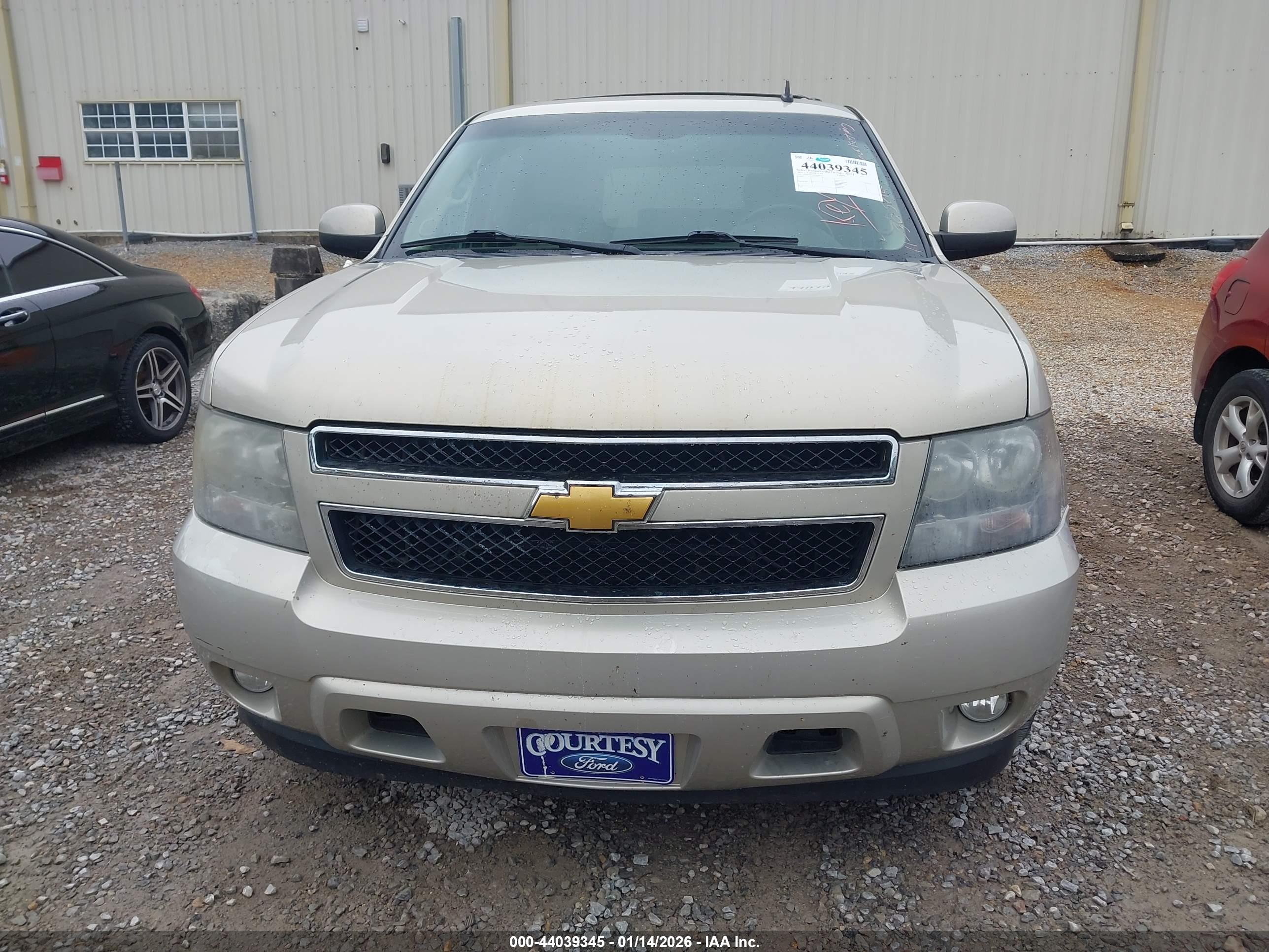 CHEVROLET TAHOE image 6