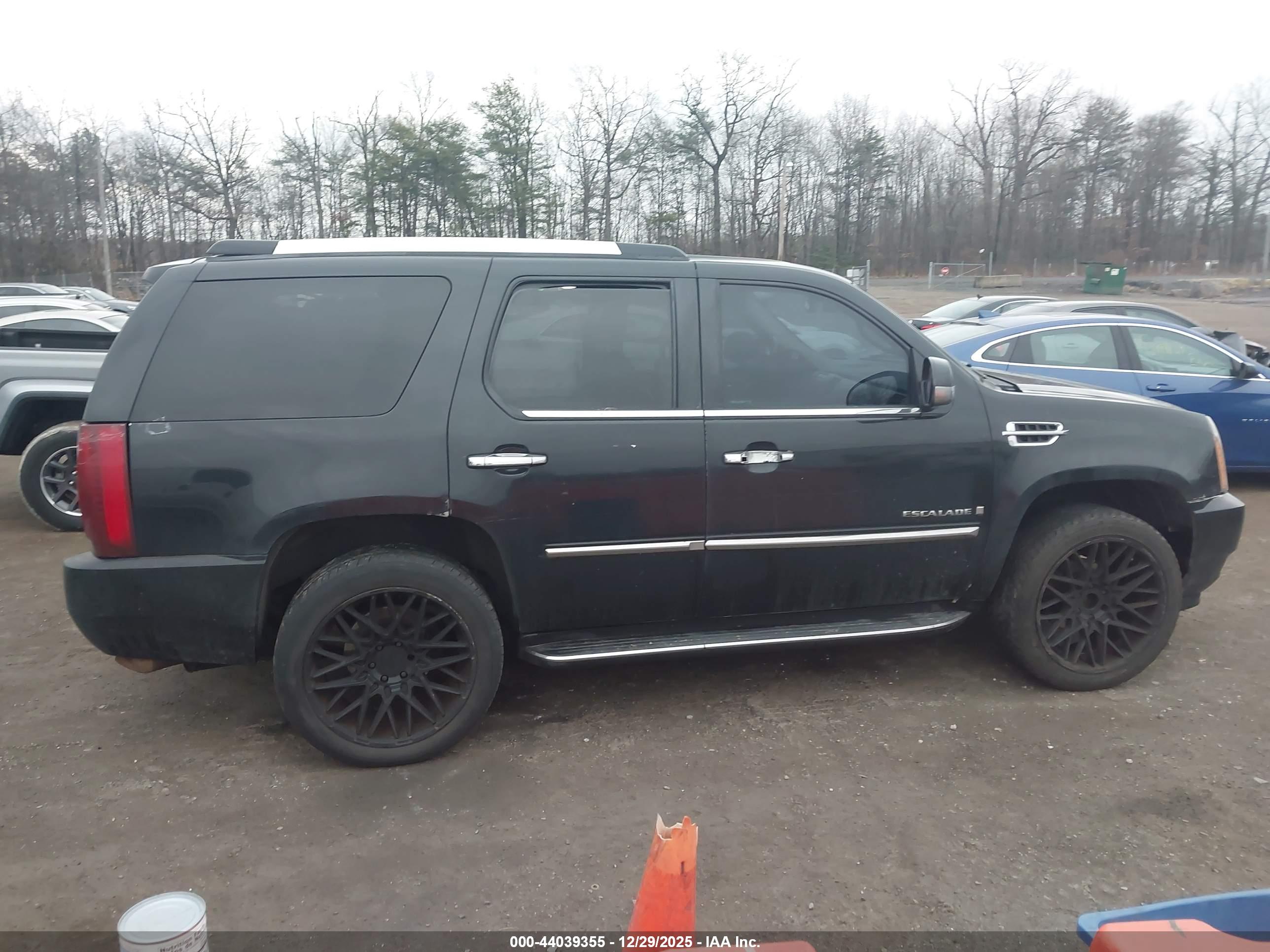 CADILLAC ESCALADE image 5