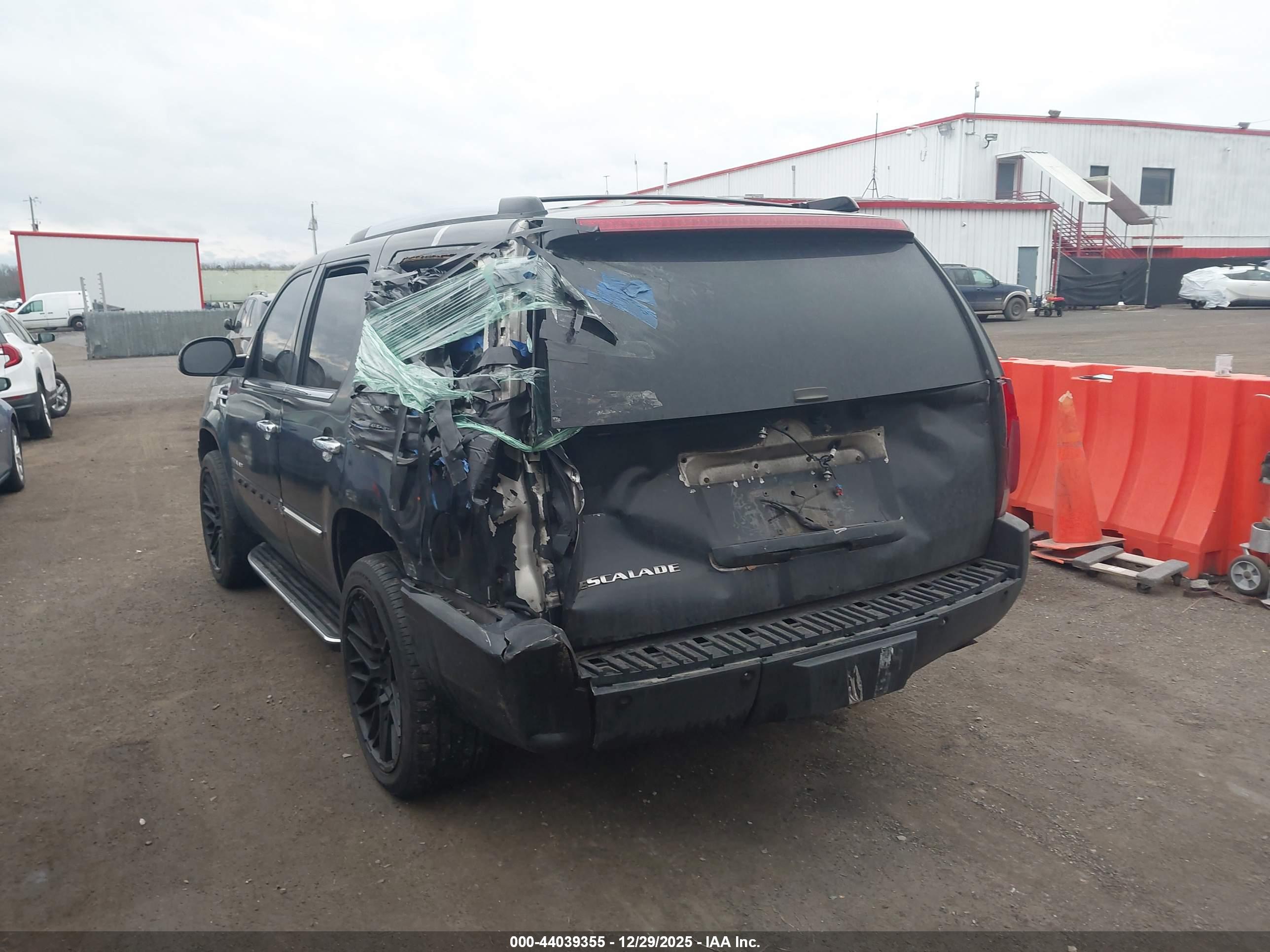 CADILLAC ESCALADE image 6