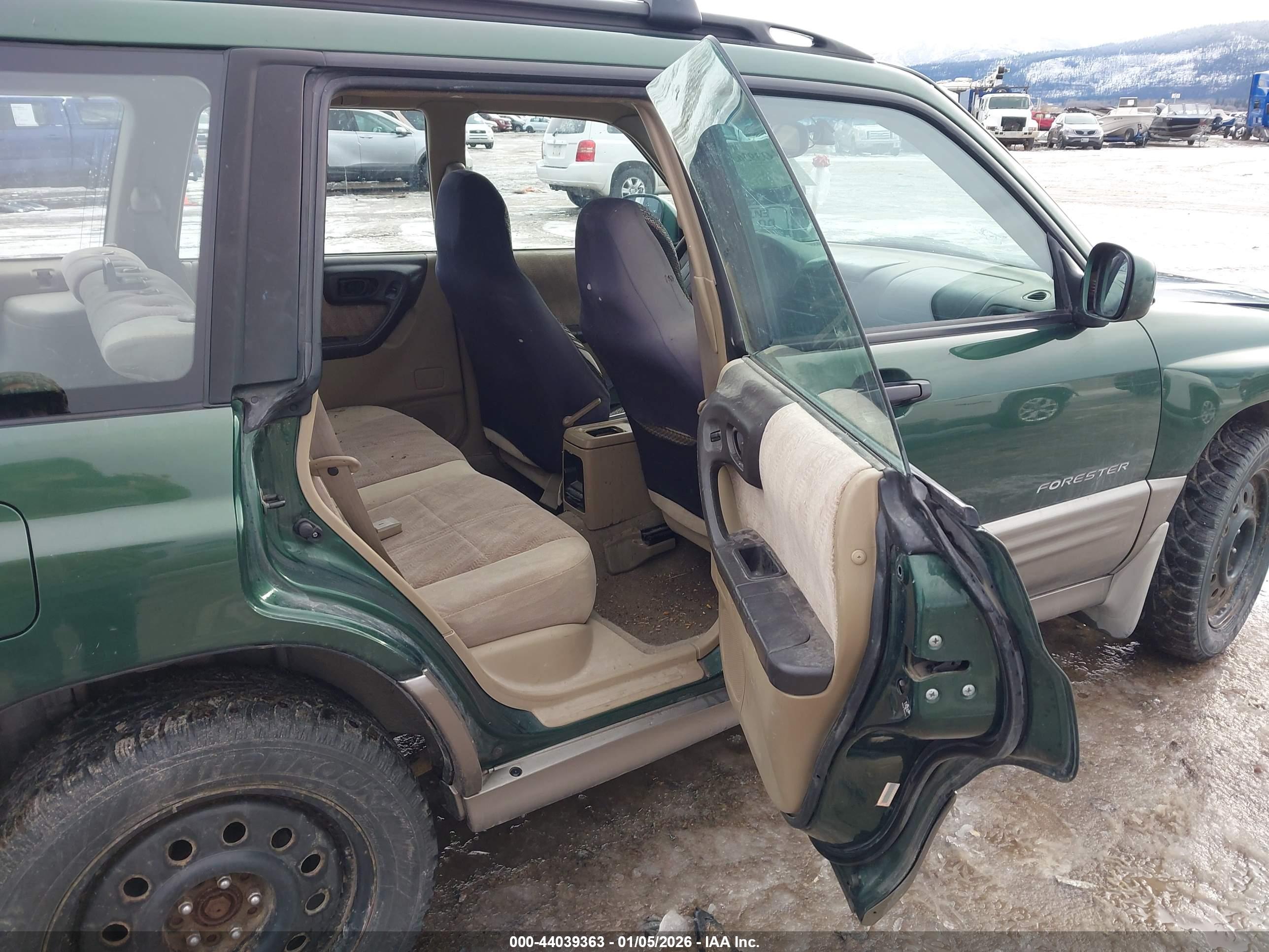 SUBARU FORESTER image 8