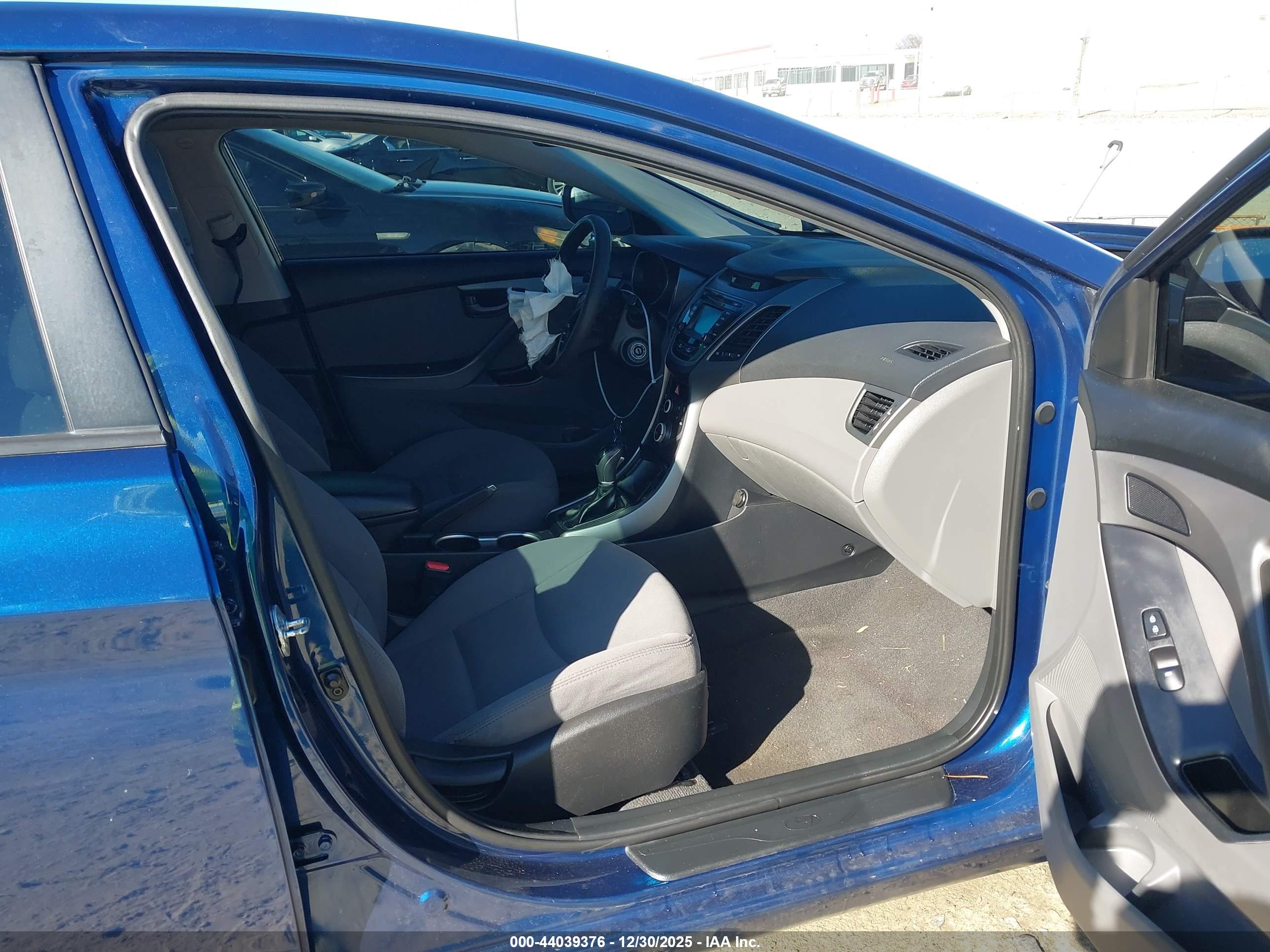 HYUNDAI ELANTRA image 5