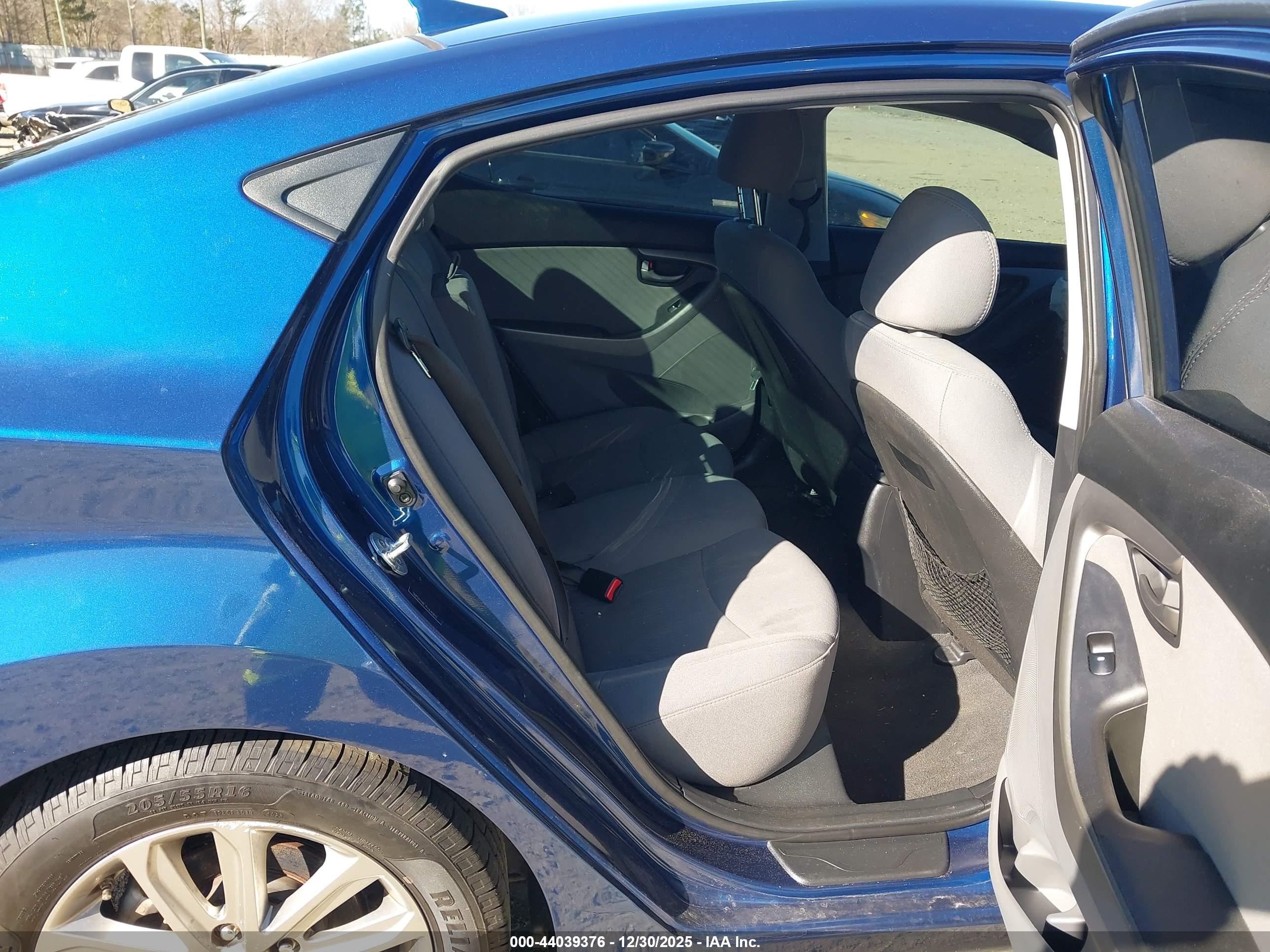 HYUNDAI ELANTRA image 8