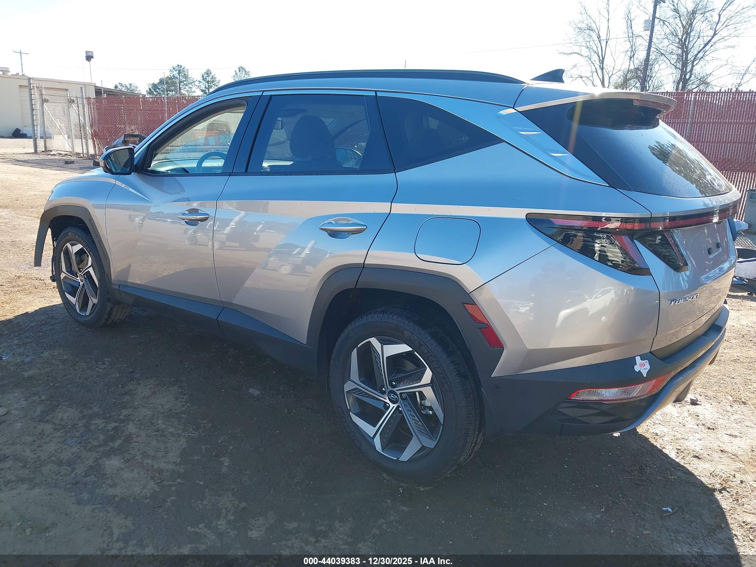 HYUNDAI TUCSON image 3