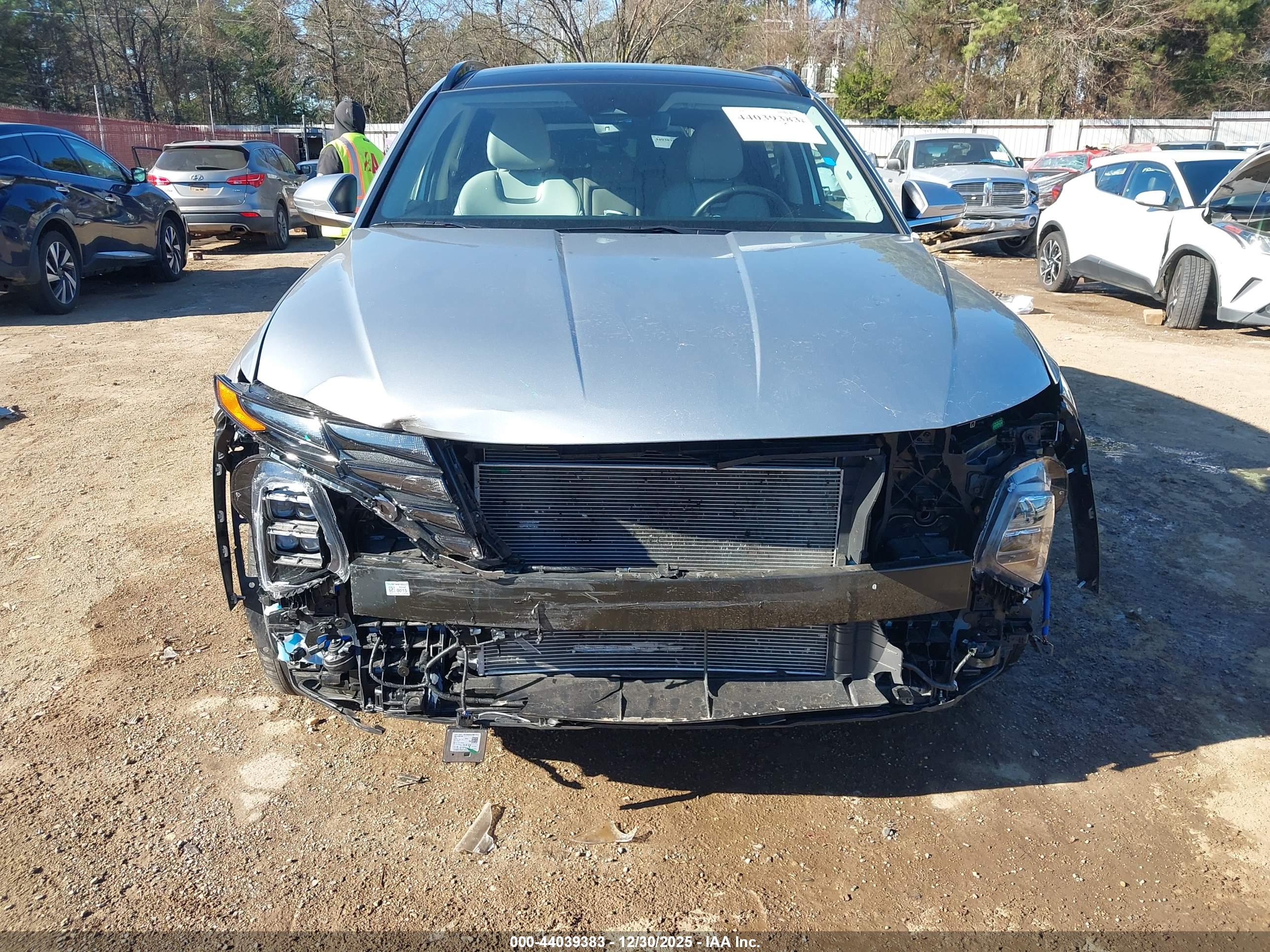 HYUNDAI TUCSON image 6
