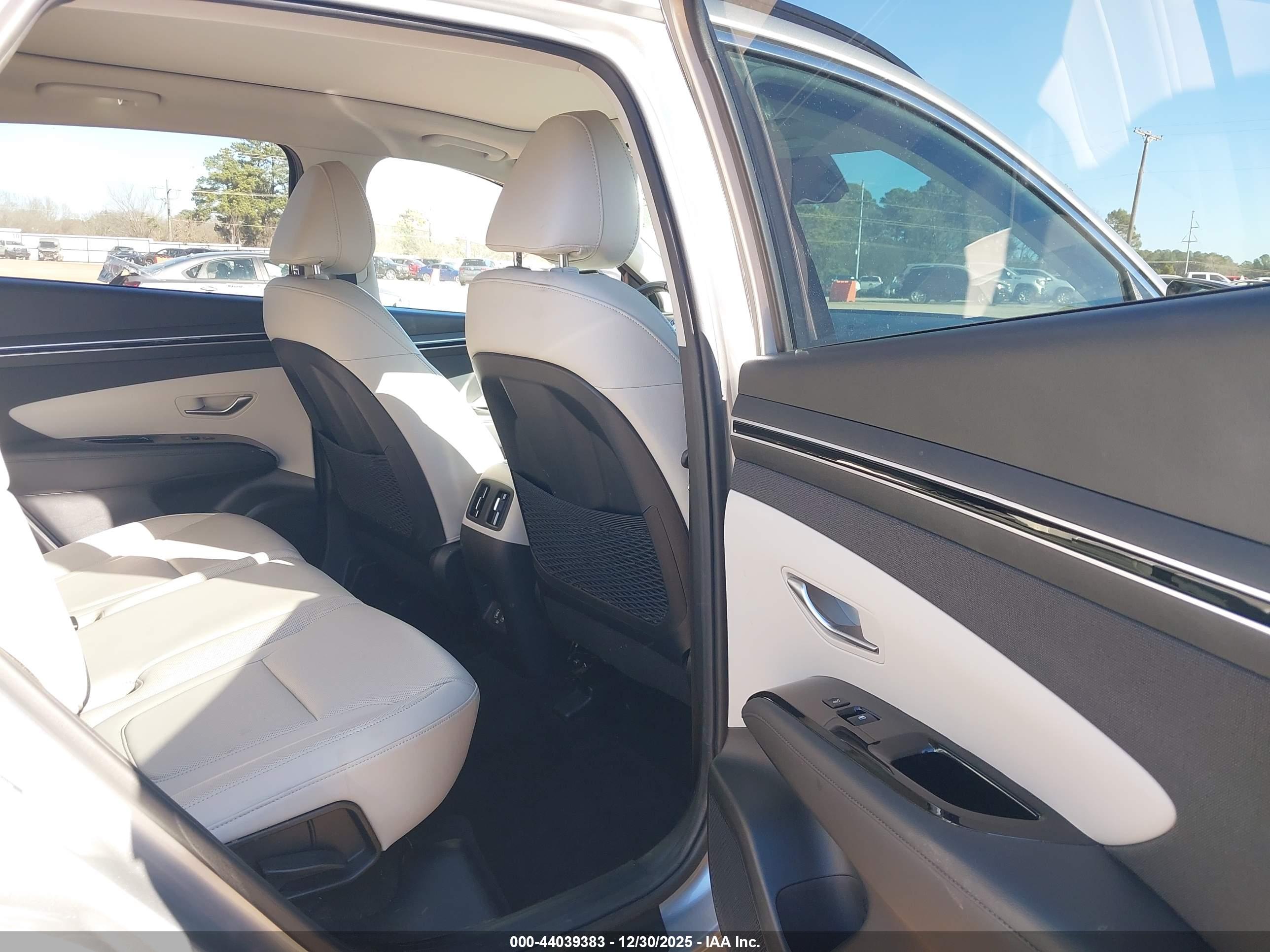 HYUNDAI TUCSON image 8