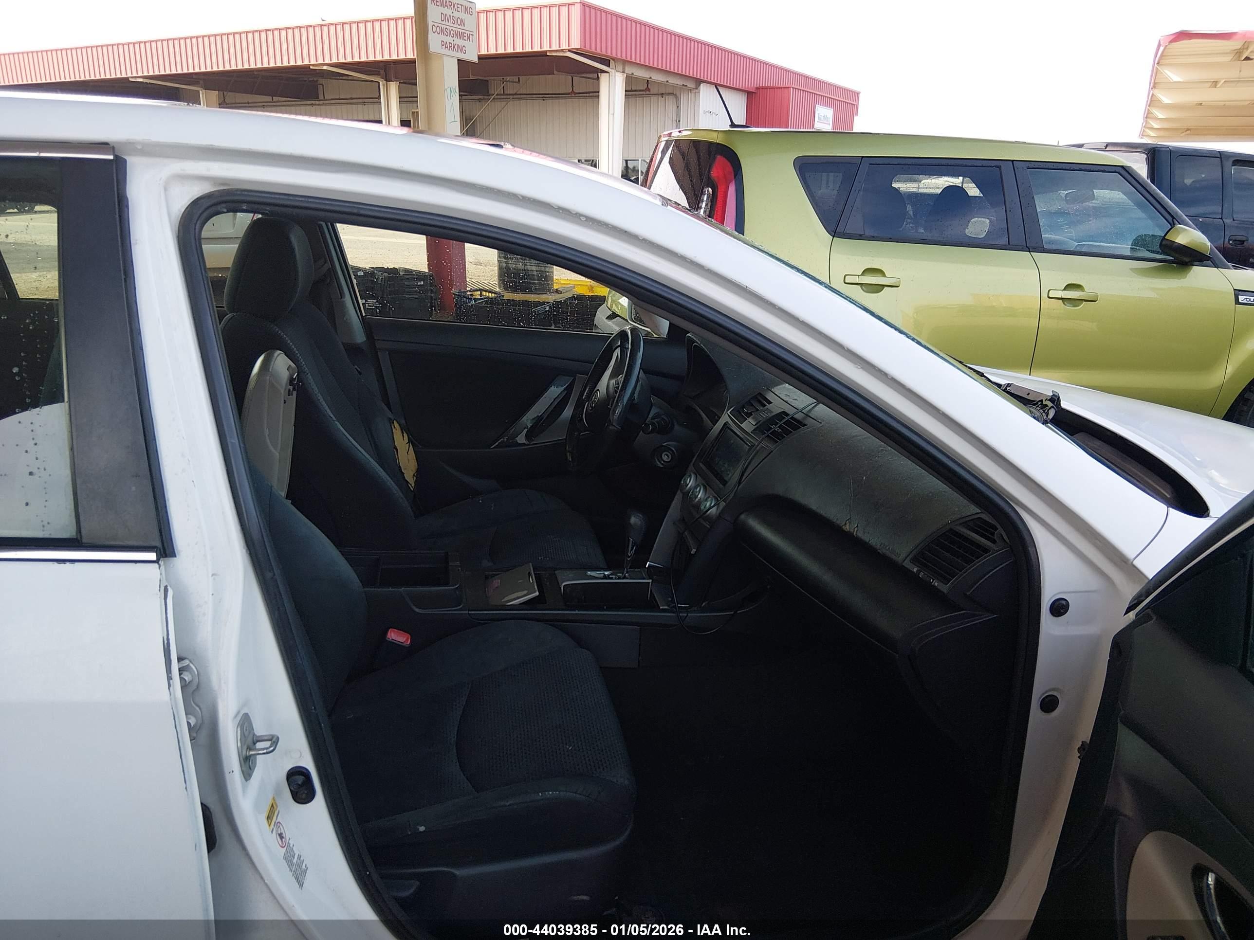TOYOTA CAMRY image 5