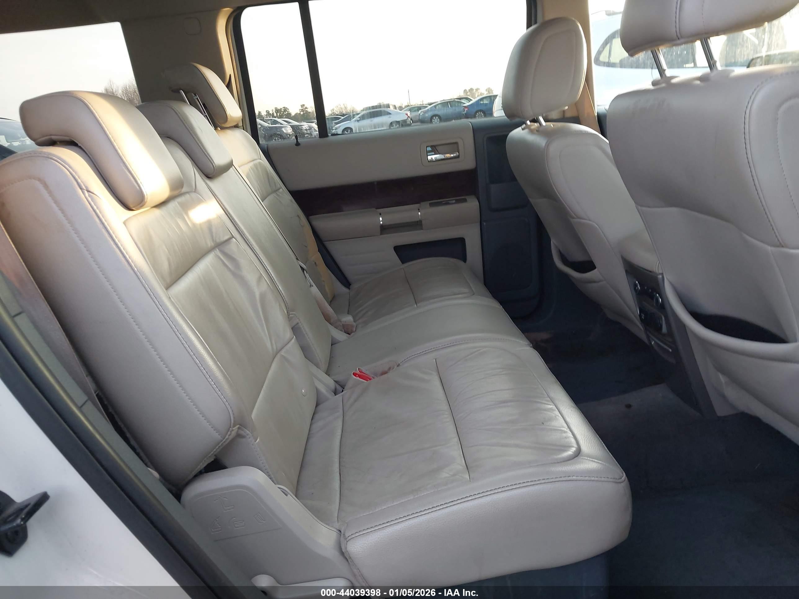 FORD FLEX image 8