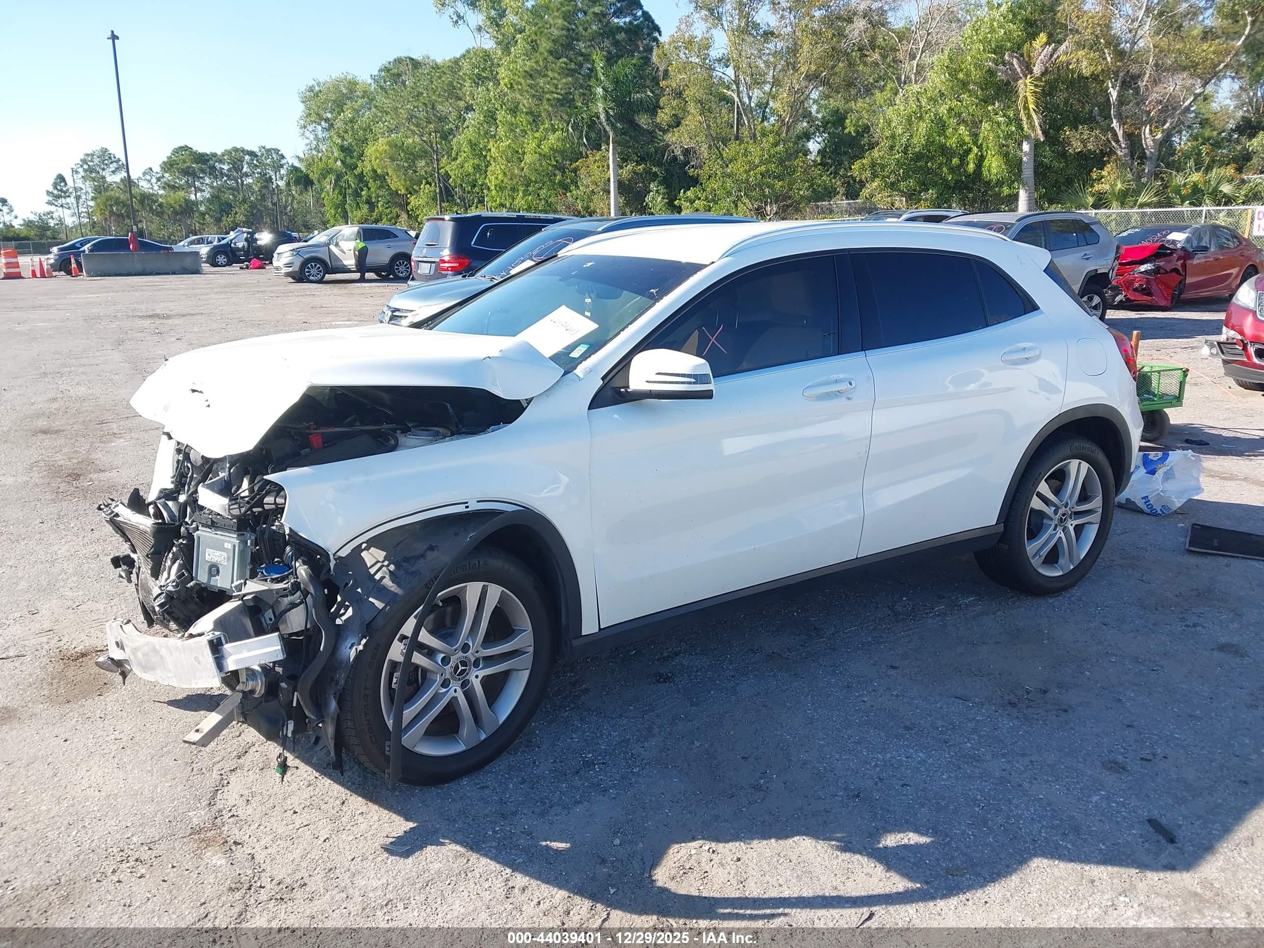 MERCEDES-BENZ GLA image 2