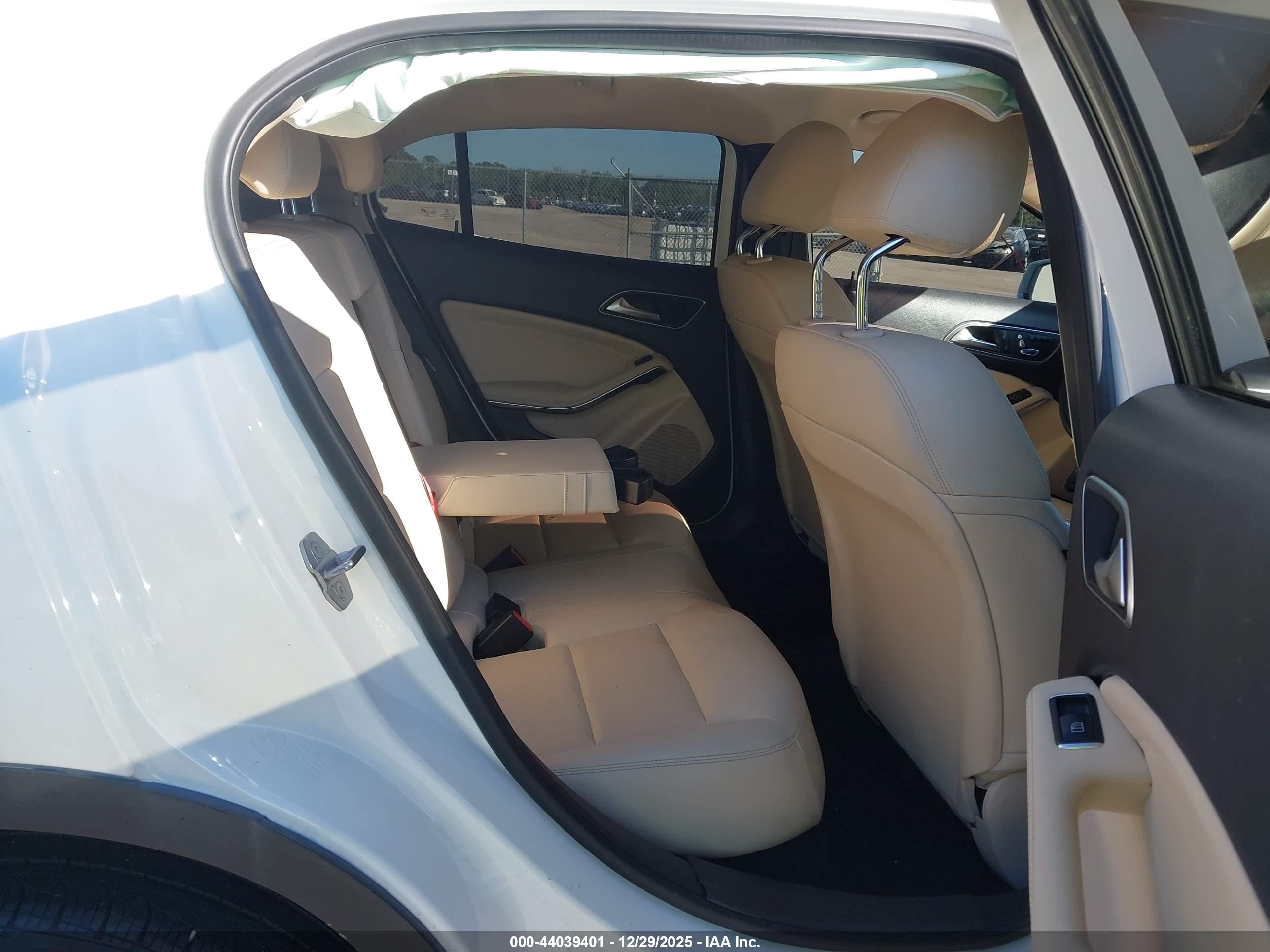 MERCEDES-BENZ GLA image 8