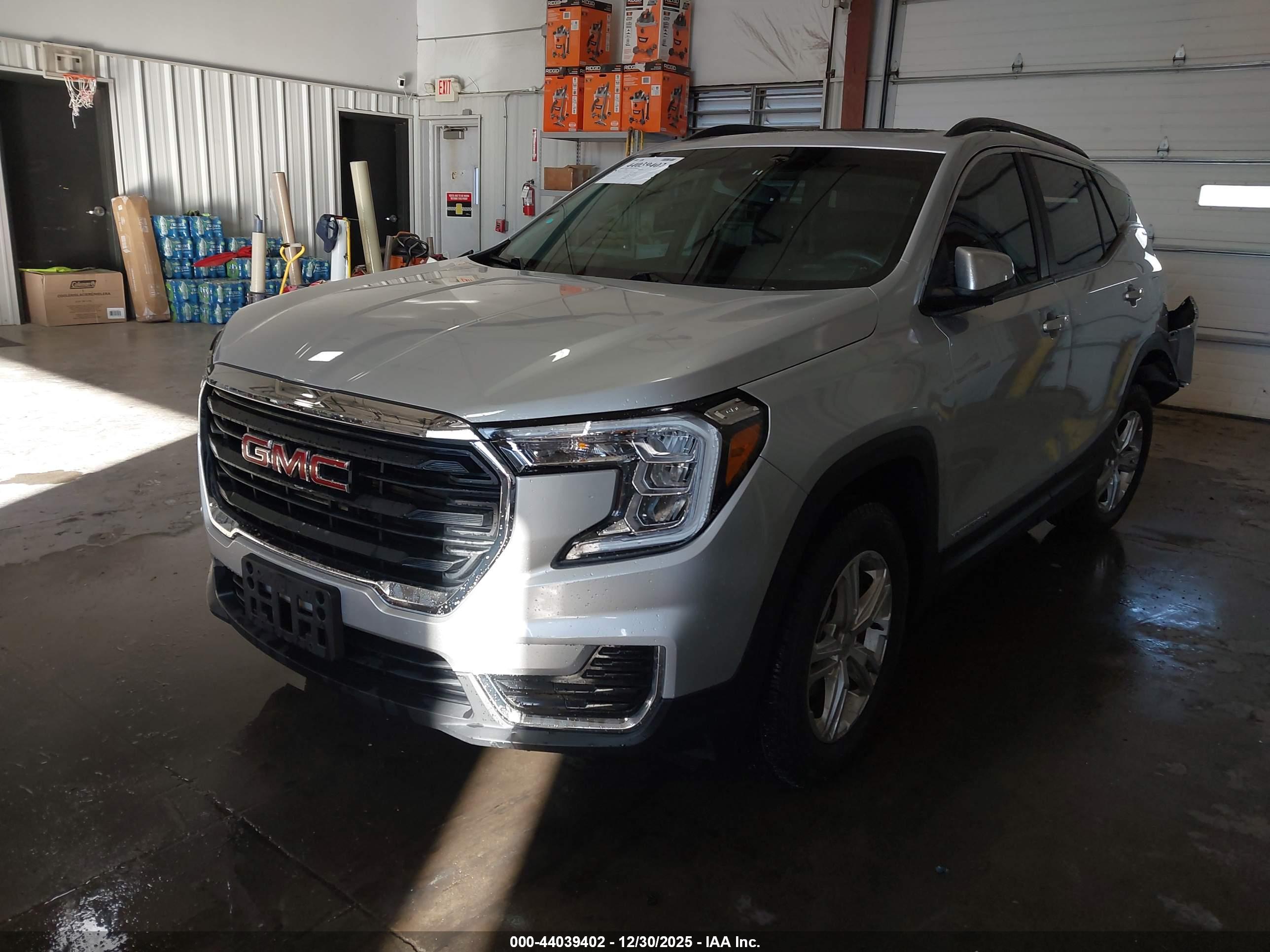 GMC TERRAIN image 2