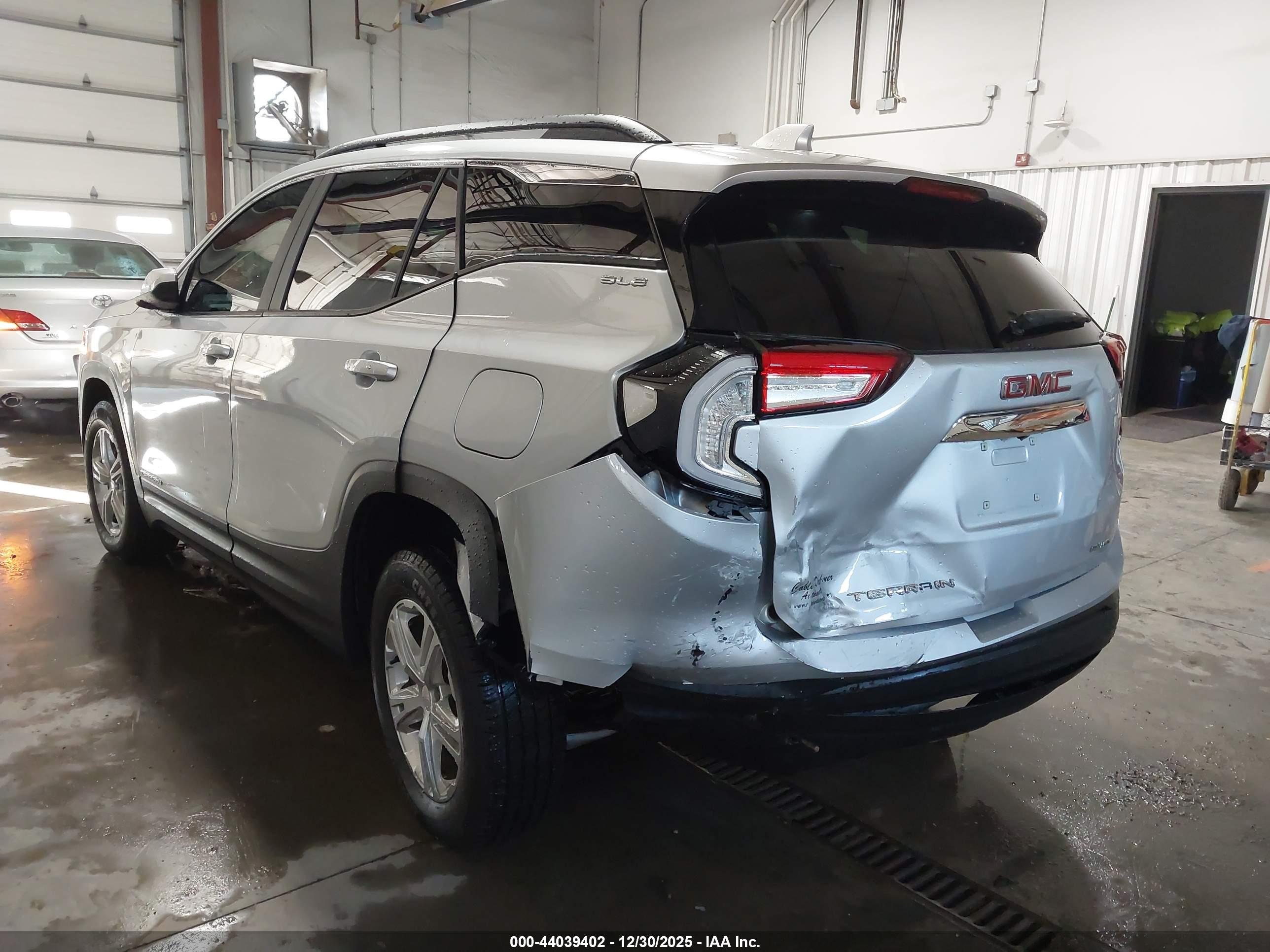 GMC TERRAIN image 3