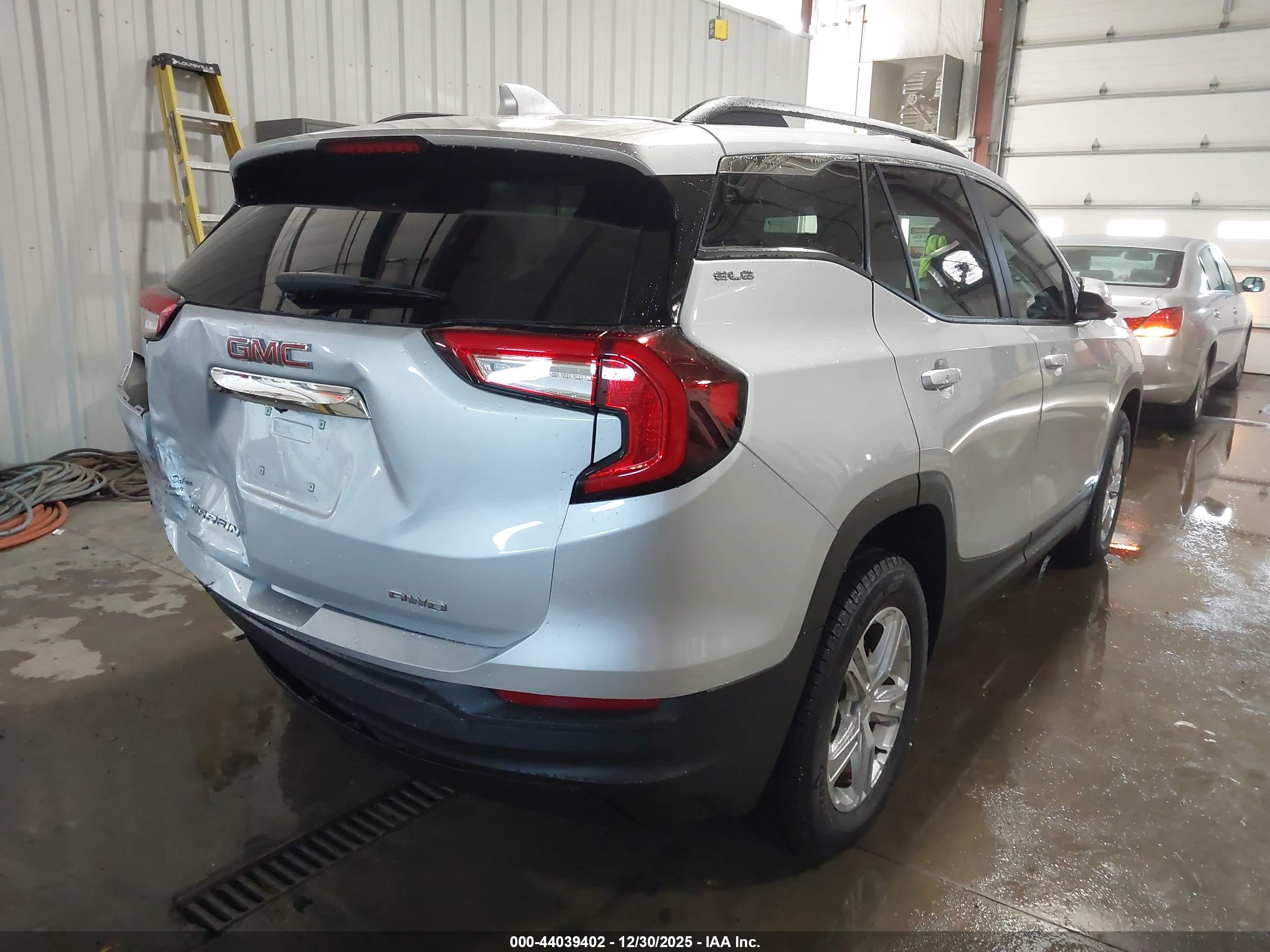 GMC TERRAIN image 4