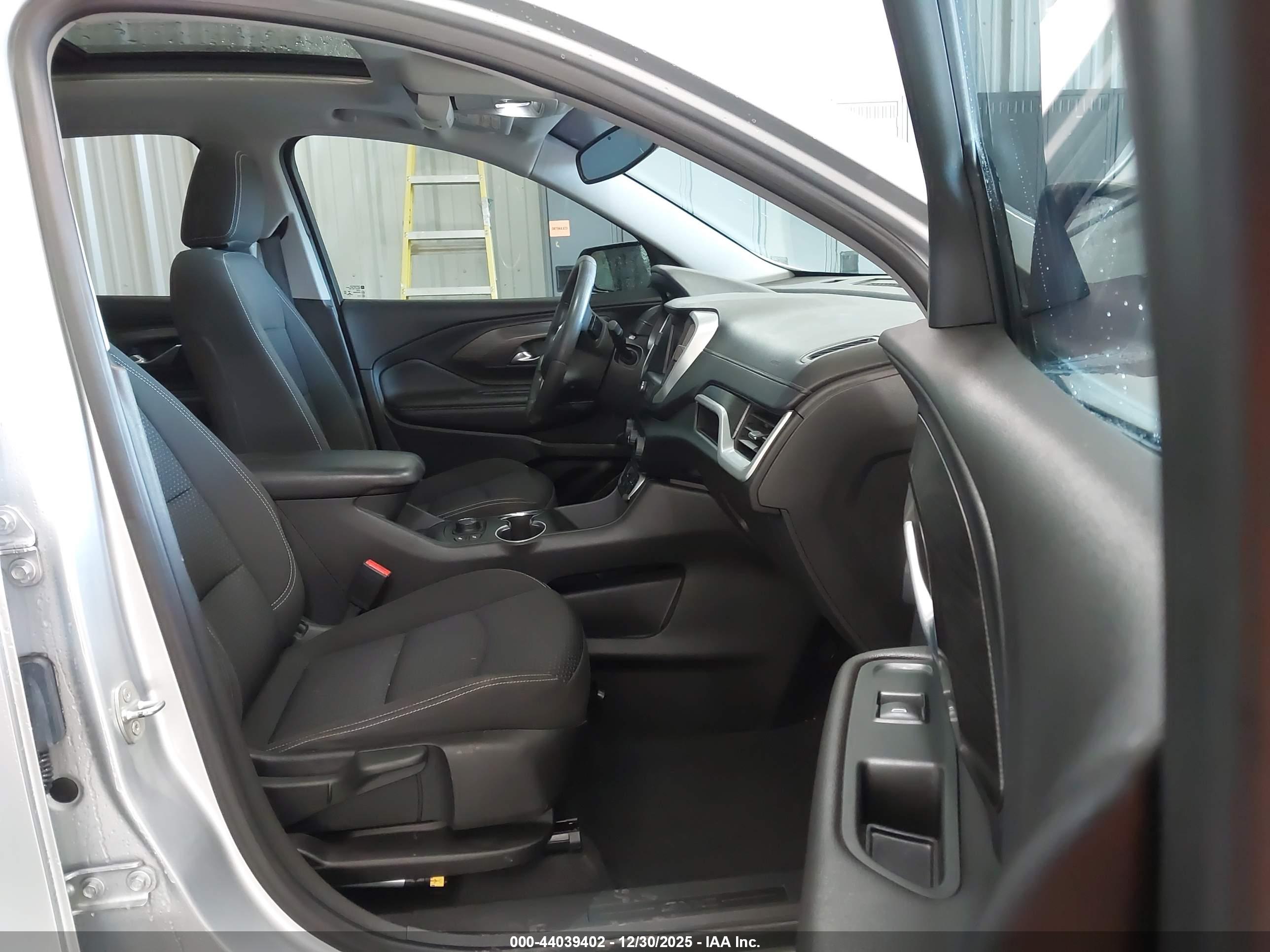 GMC TERRAIN image 5