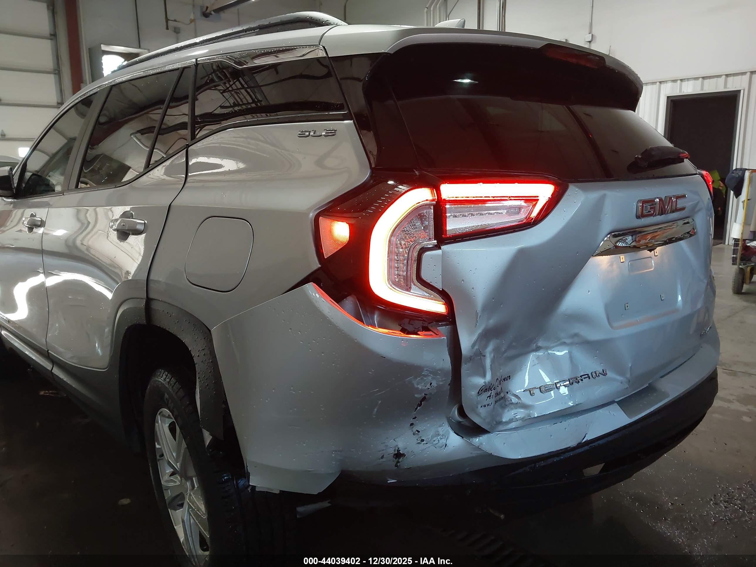 GMC TERRAIN image 6