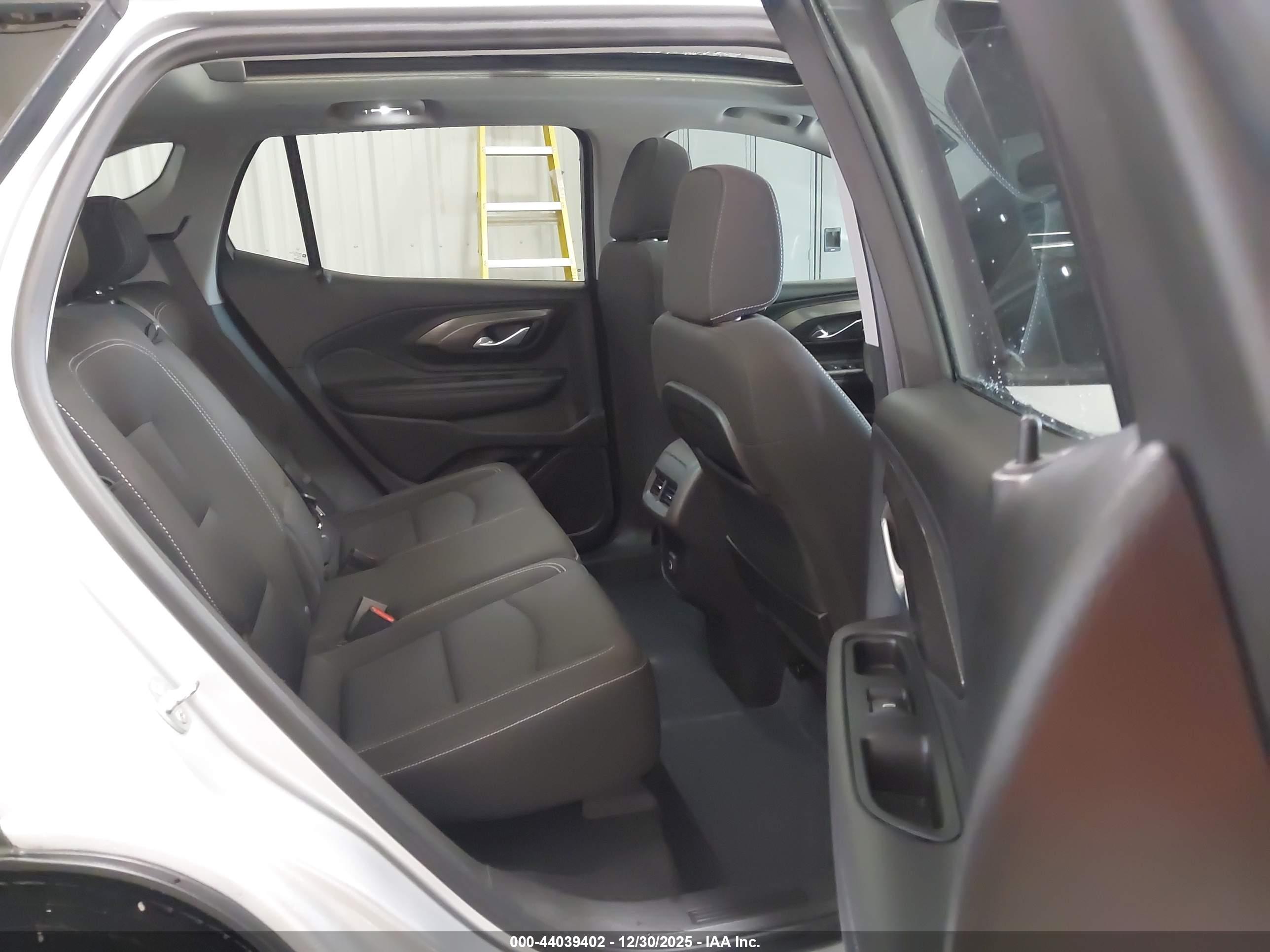 GMC TERRAIN image 8
