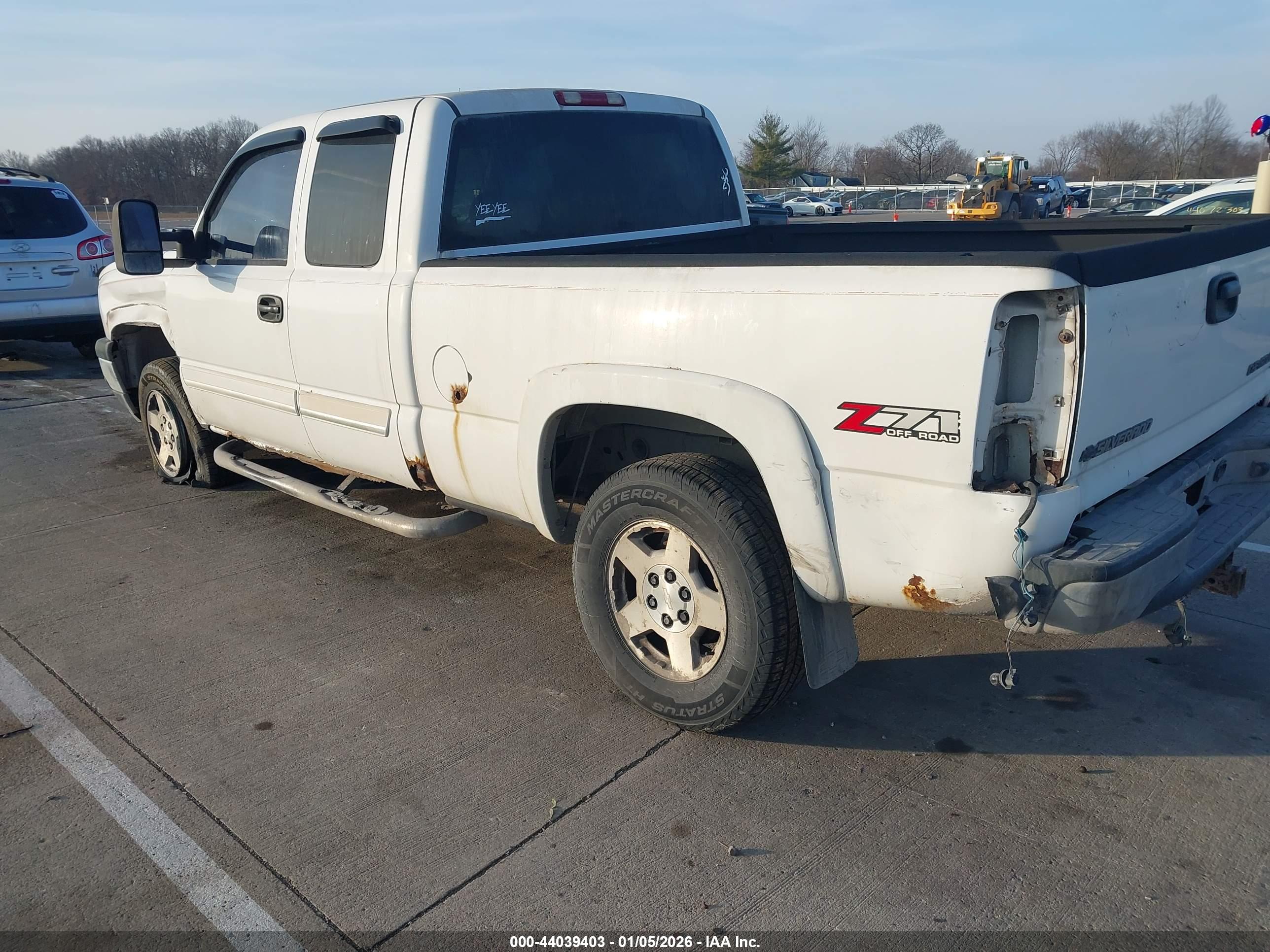 CHEVROLET SILVERADO image 3