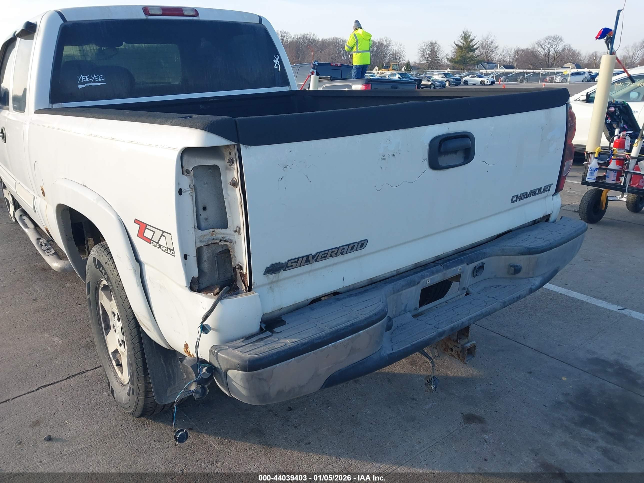 CHEVROLET SILVERADO image 6