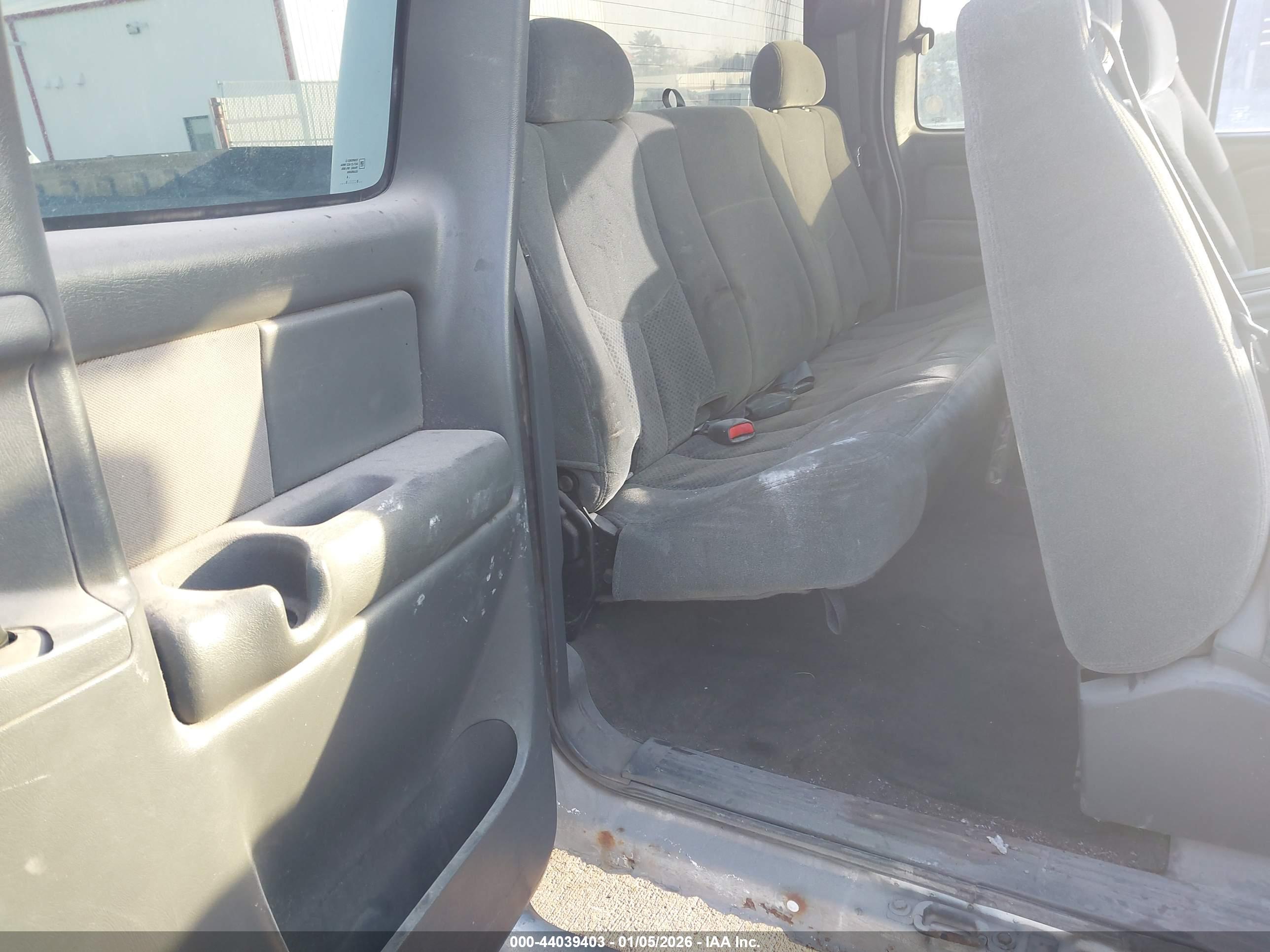 CHEVROLET SILVERADO image 8
