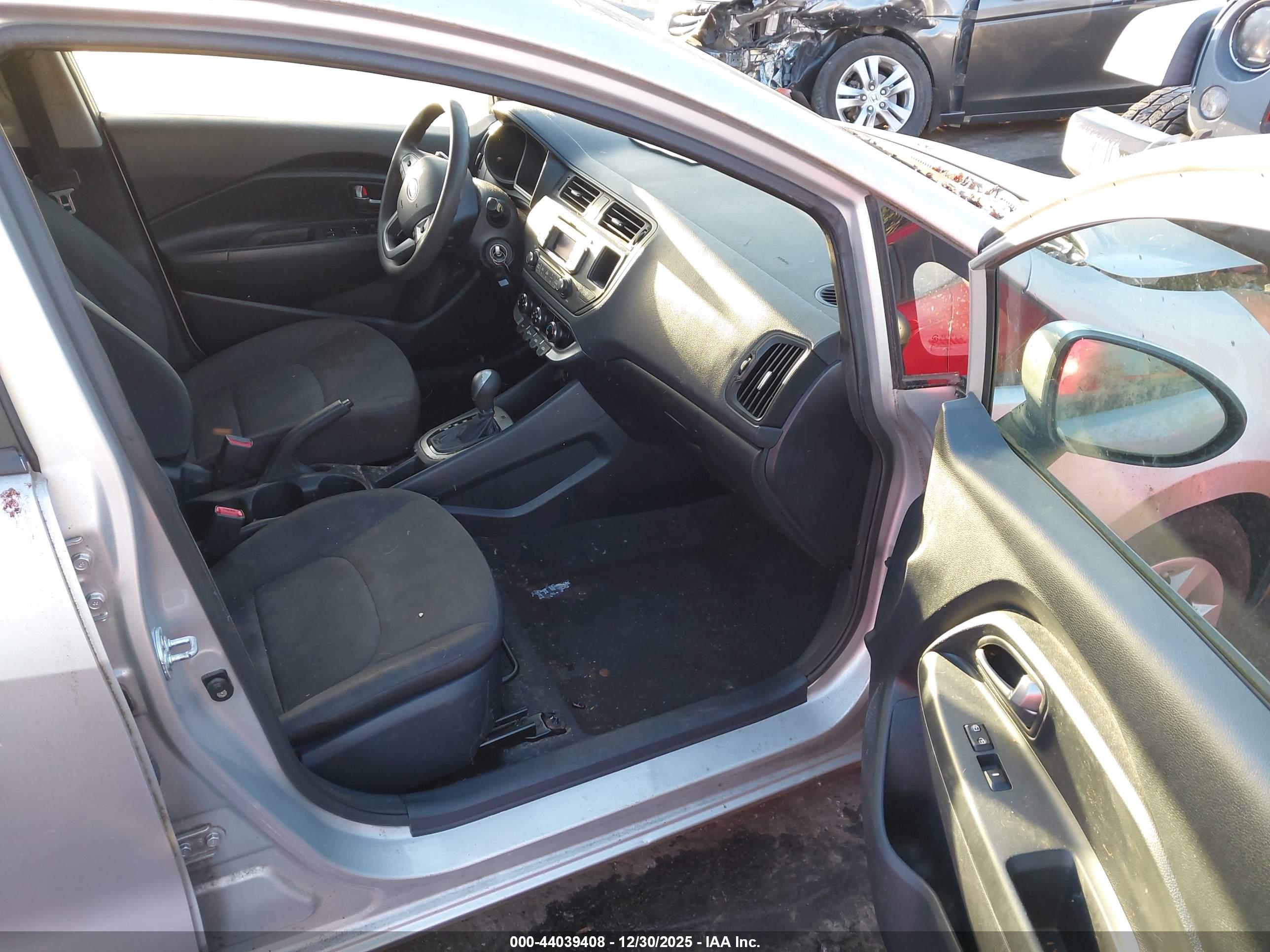 KIA RIO5 image 5