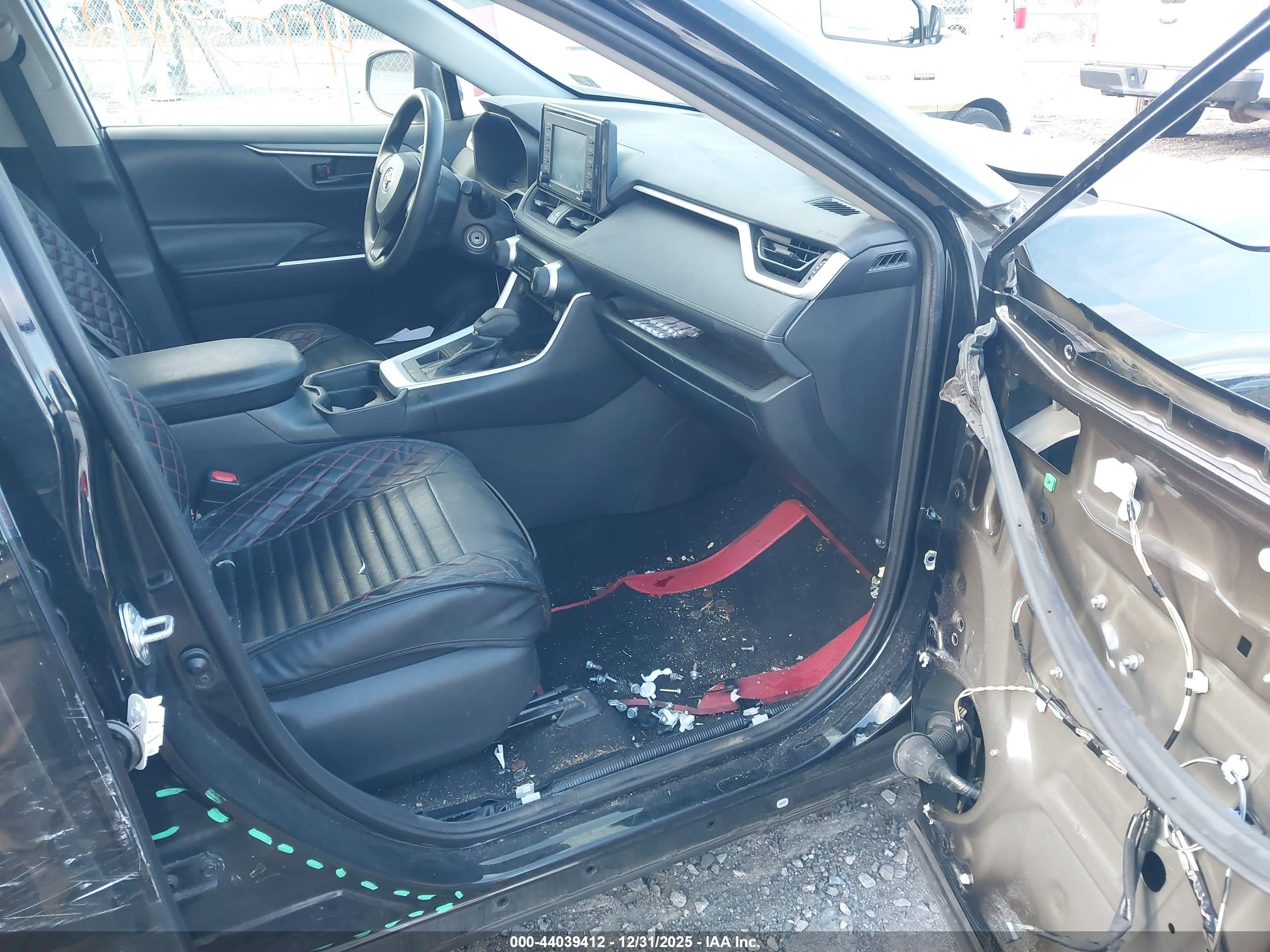 TOYOTA RAV4 image 5