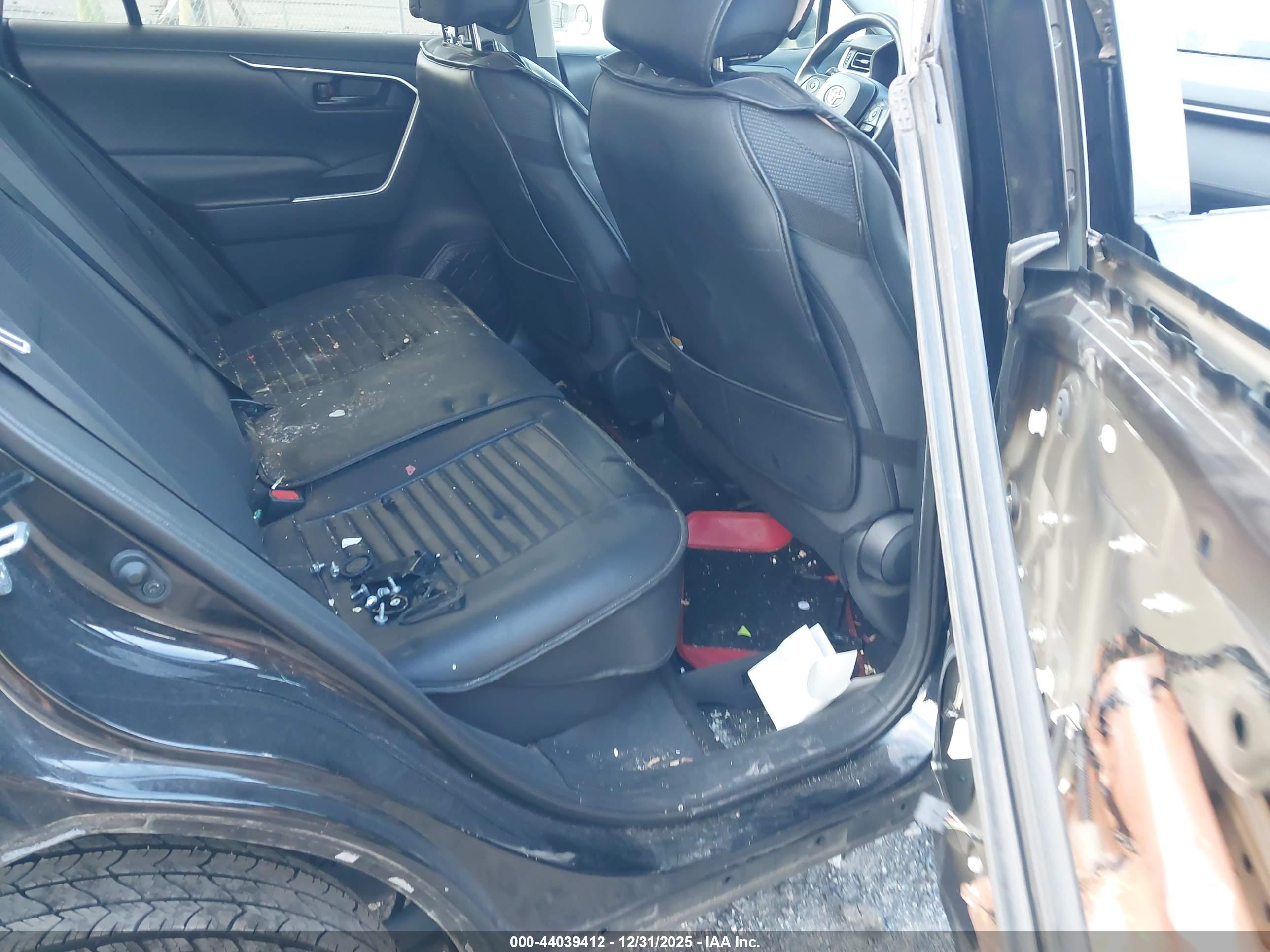TOYOTA RAV4 image 8