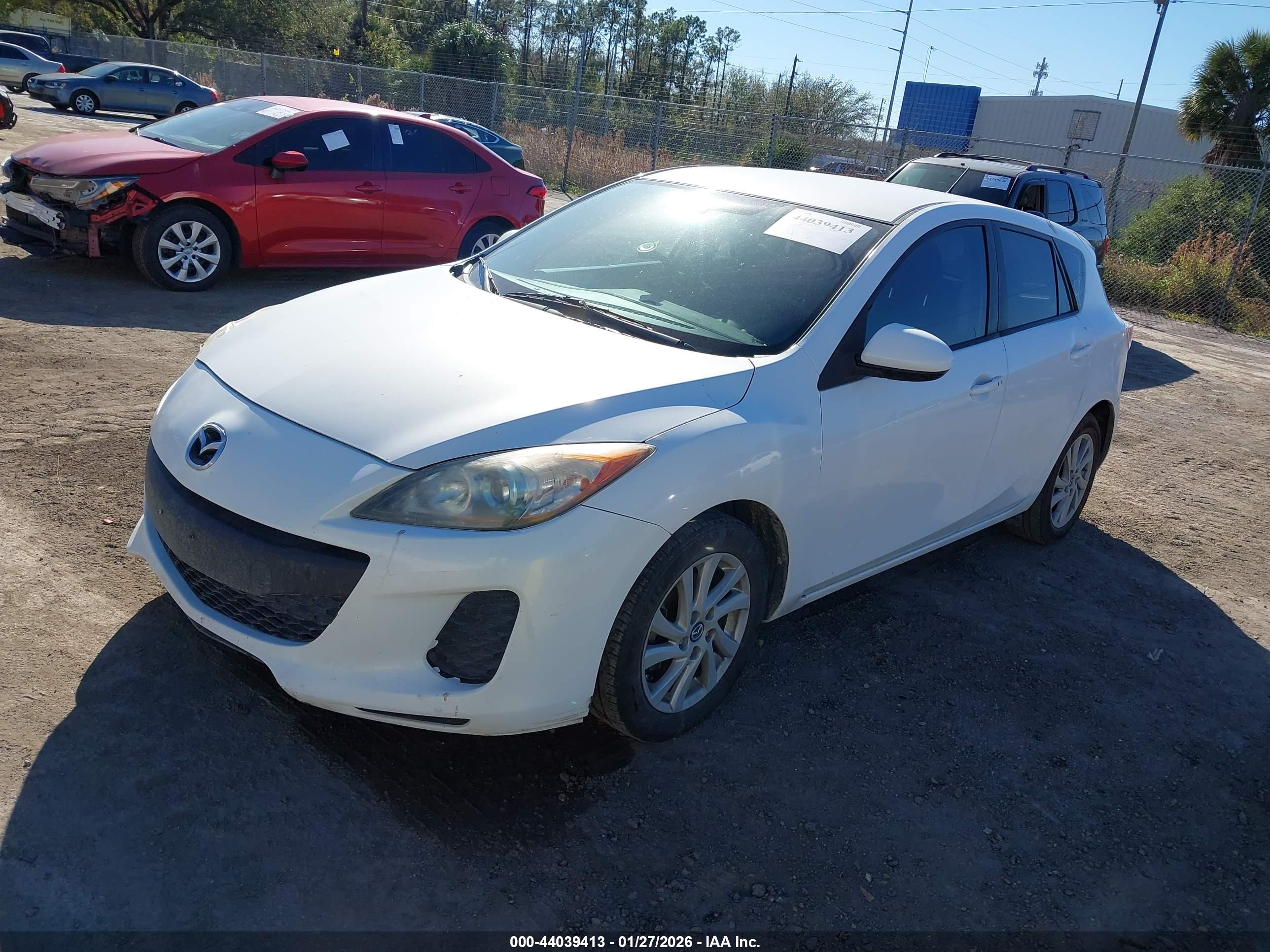 MAZDA MAZDA3 image 2