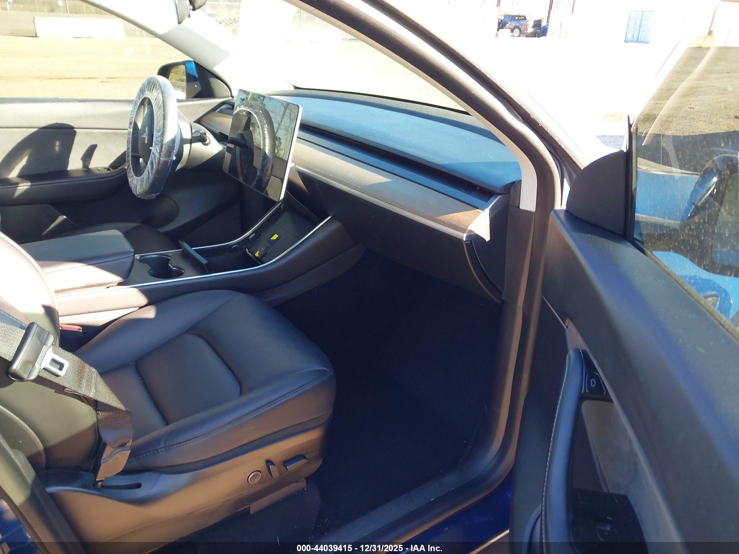 TESLA MODEL image 5