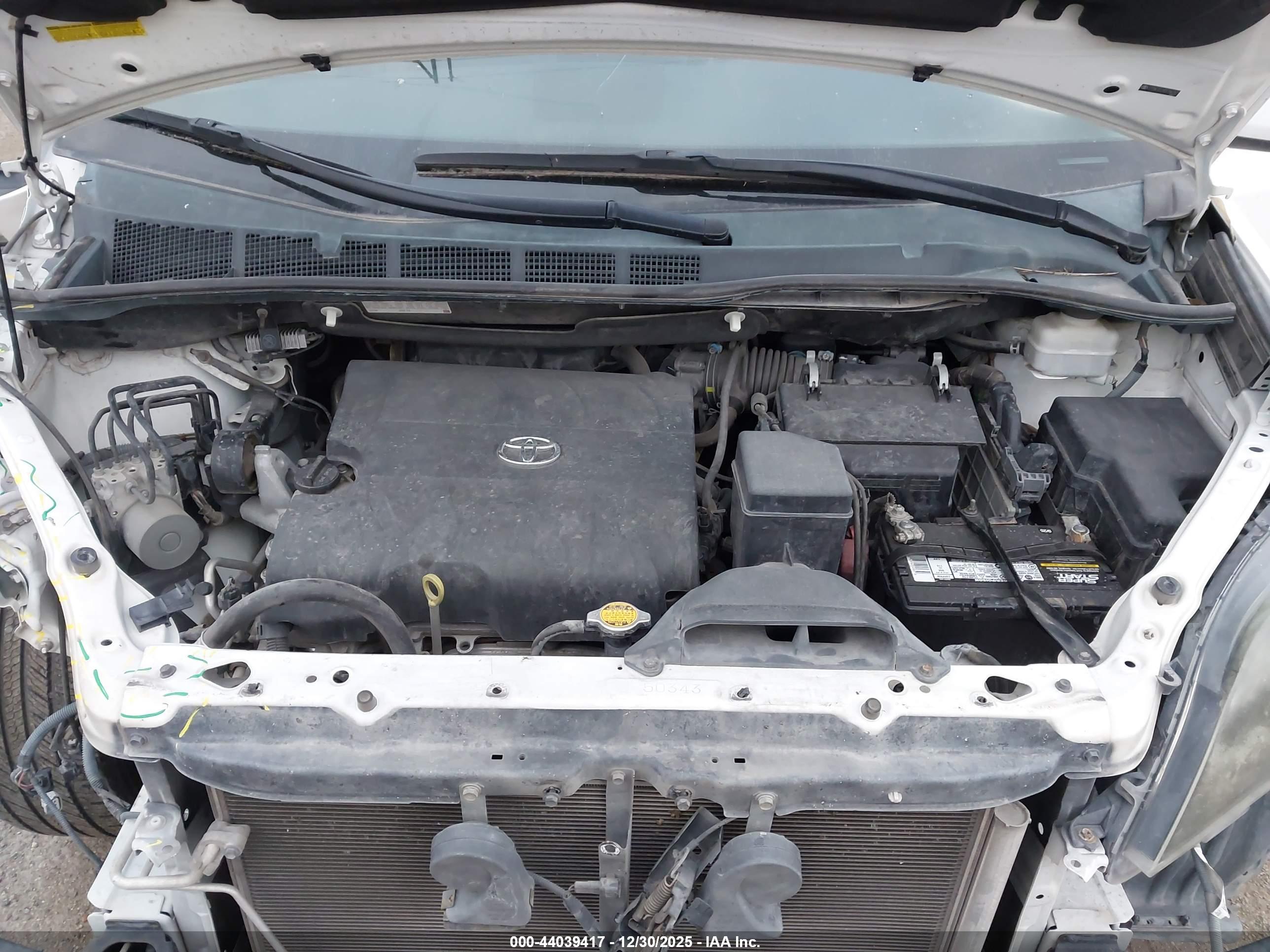 TOYOTA SIENNA image 10
