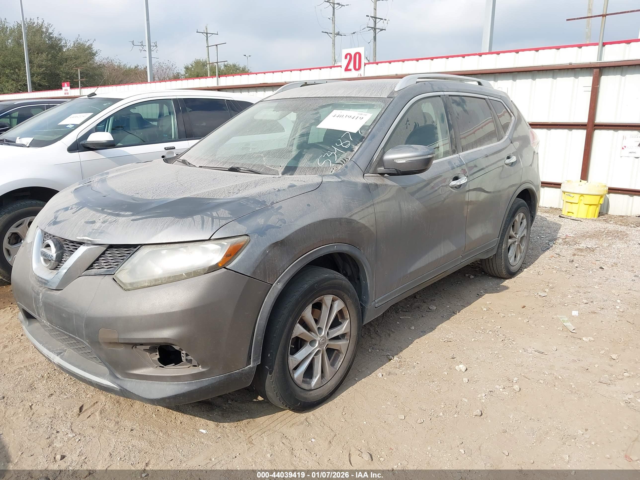 NISSAN ROGUE image 2