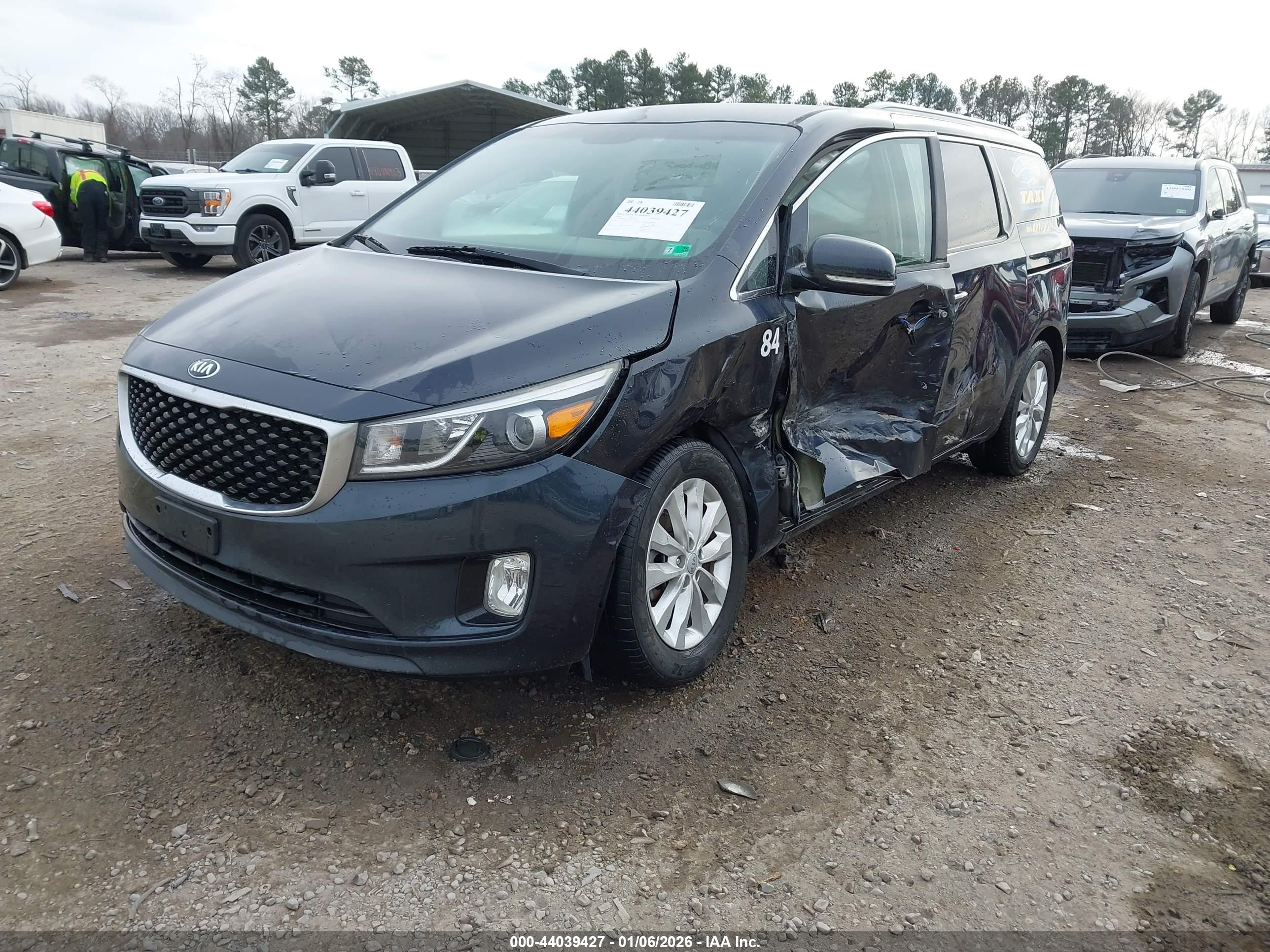 KIA SEDONA image 2