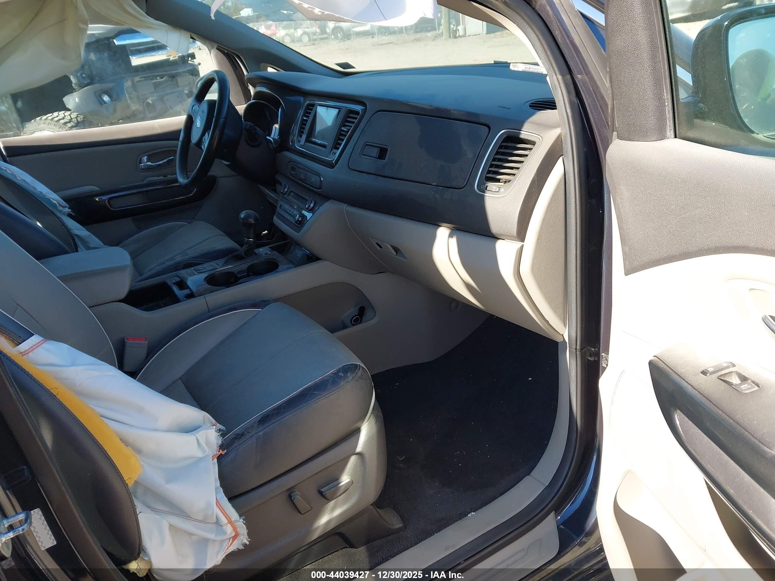 KIA SEDONA image 5